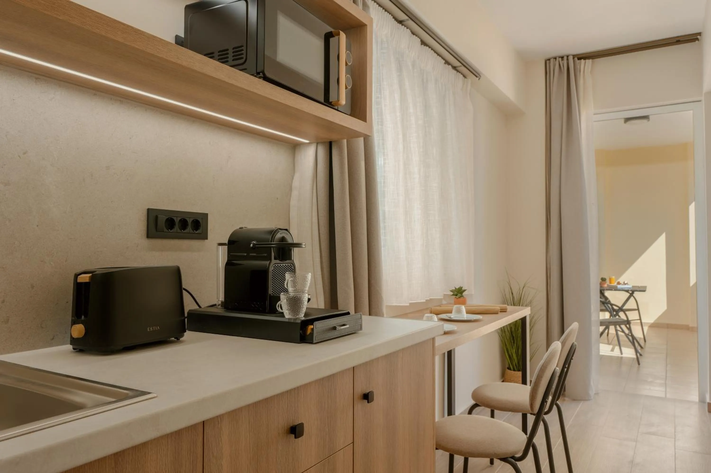 Coffee/tea facilities in Varvaras Diamond Hotel