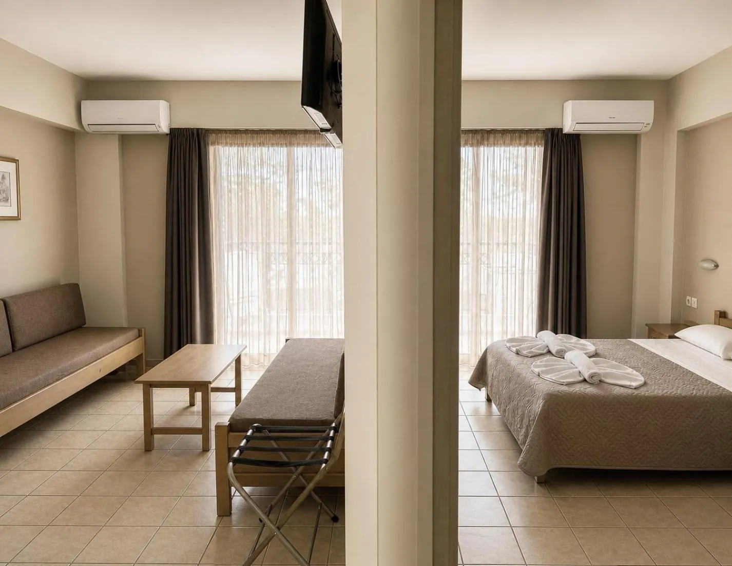 Bed in Varvaras Diamond Hotel