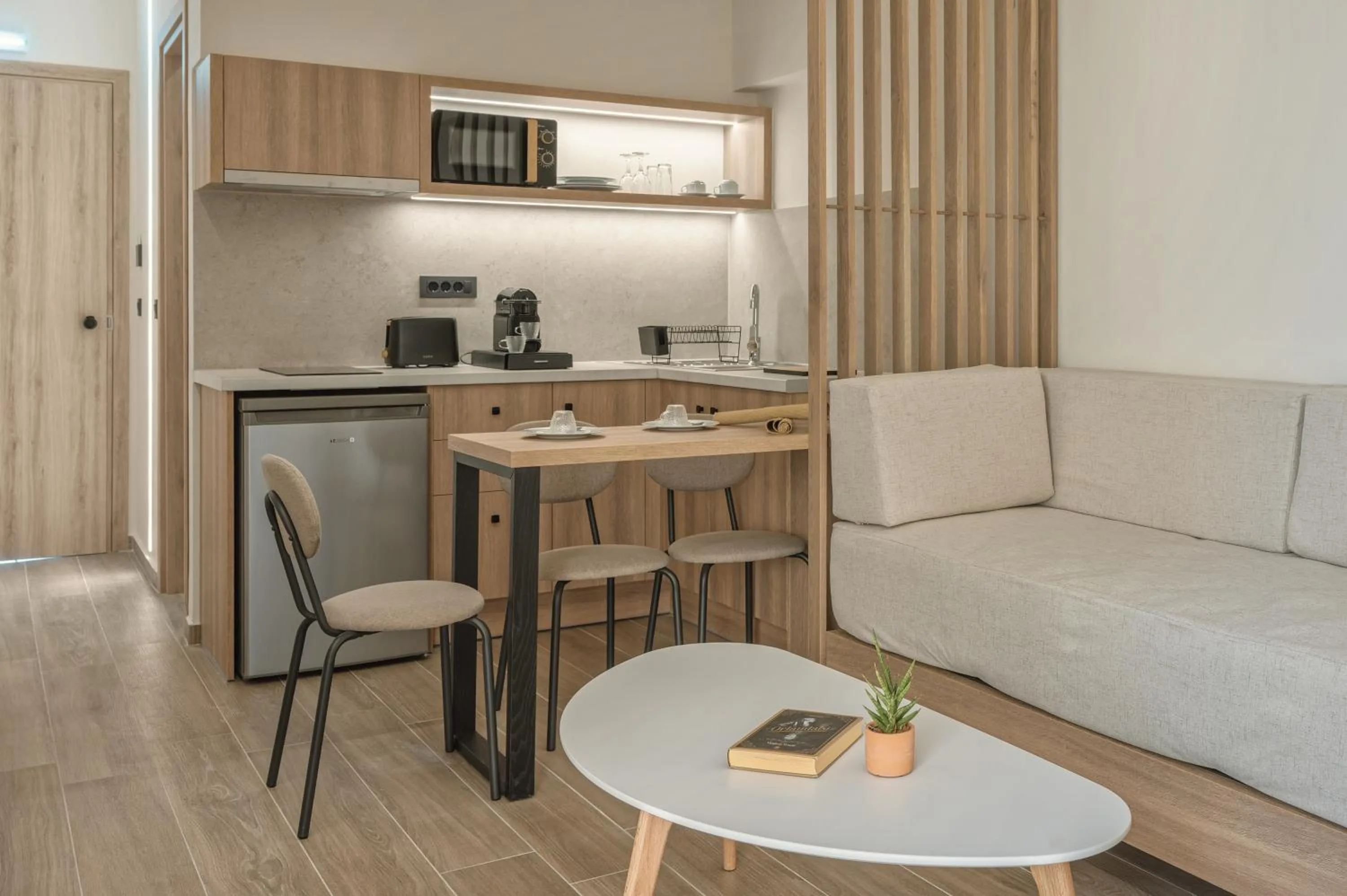 Coffee/tea facilities in Varvaras Diamond Hotel