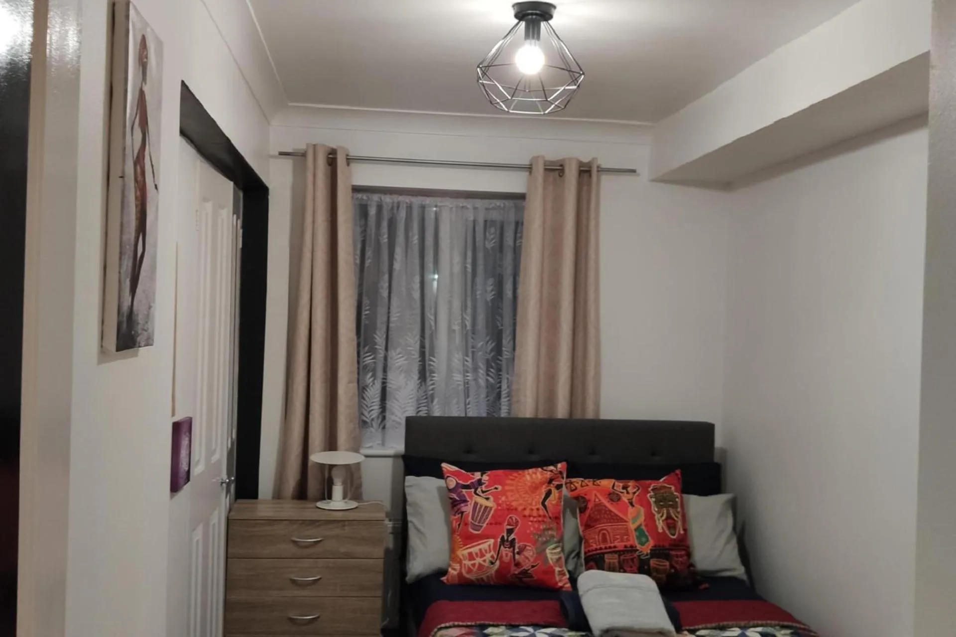 Apartment - Sleeps 4 - Balcony - Parking