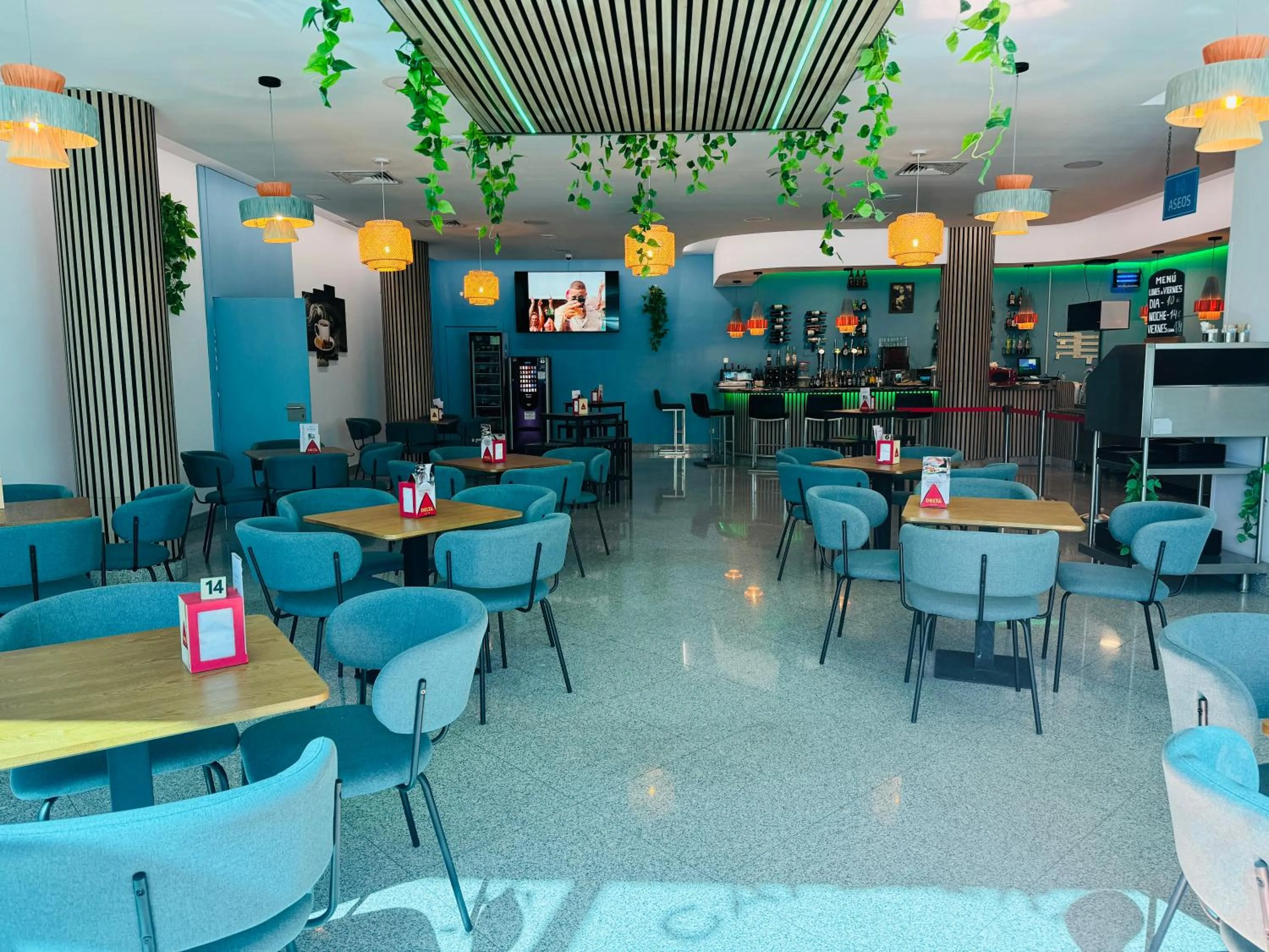 Restaurant/places to eat in LA CANTUEÑA