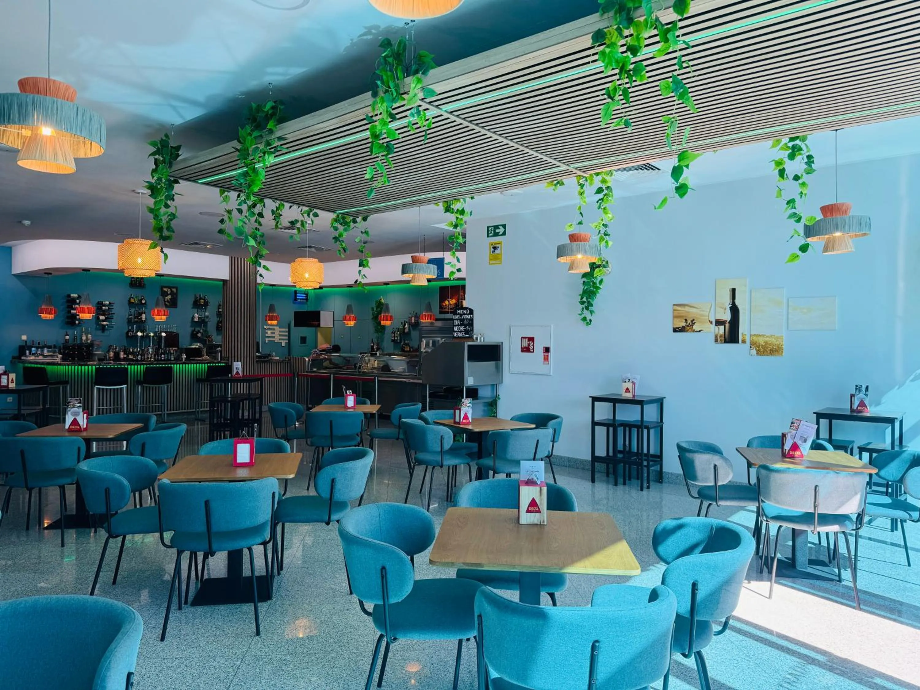 Restaurant/places to eat in LA CANTUEÑA