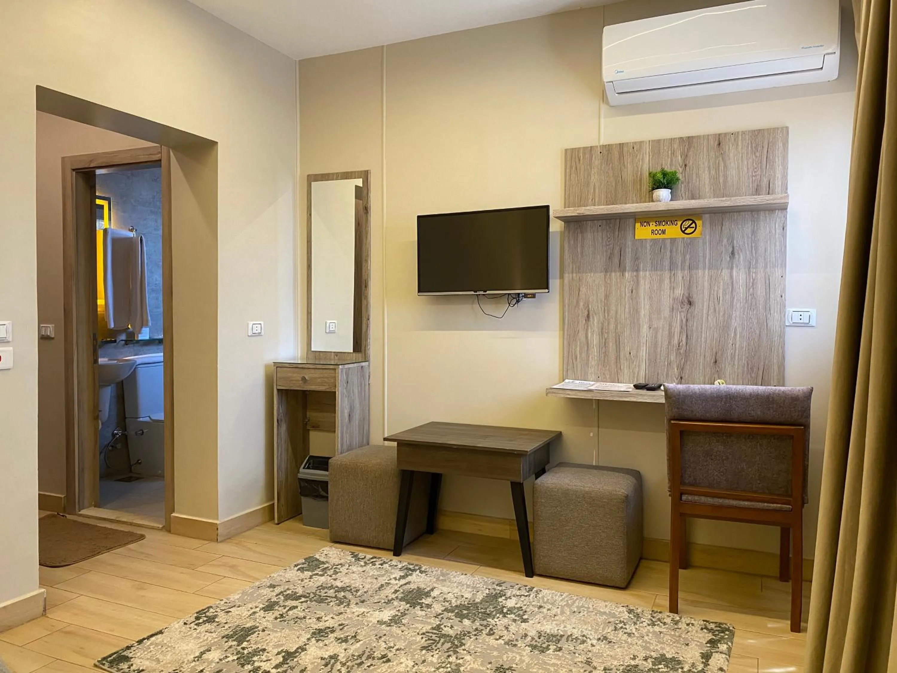 Deluxe King Room with City View in Holy Sheet Plus - Boutique Hotel
