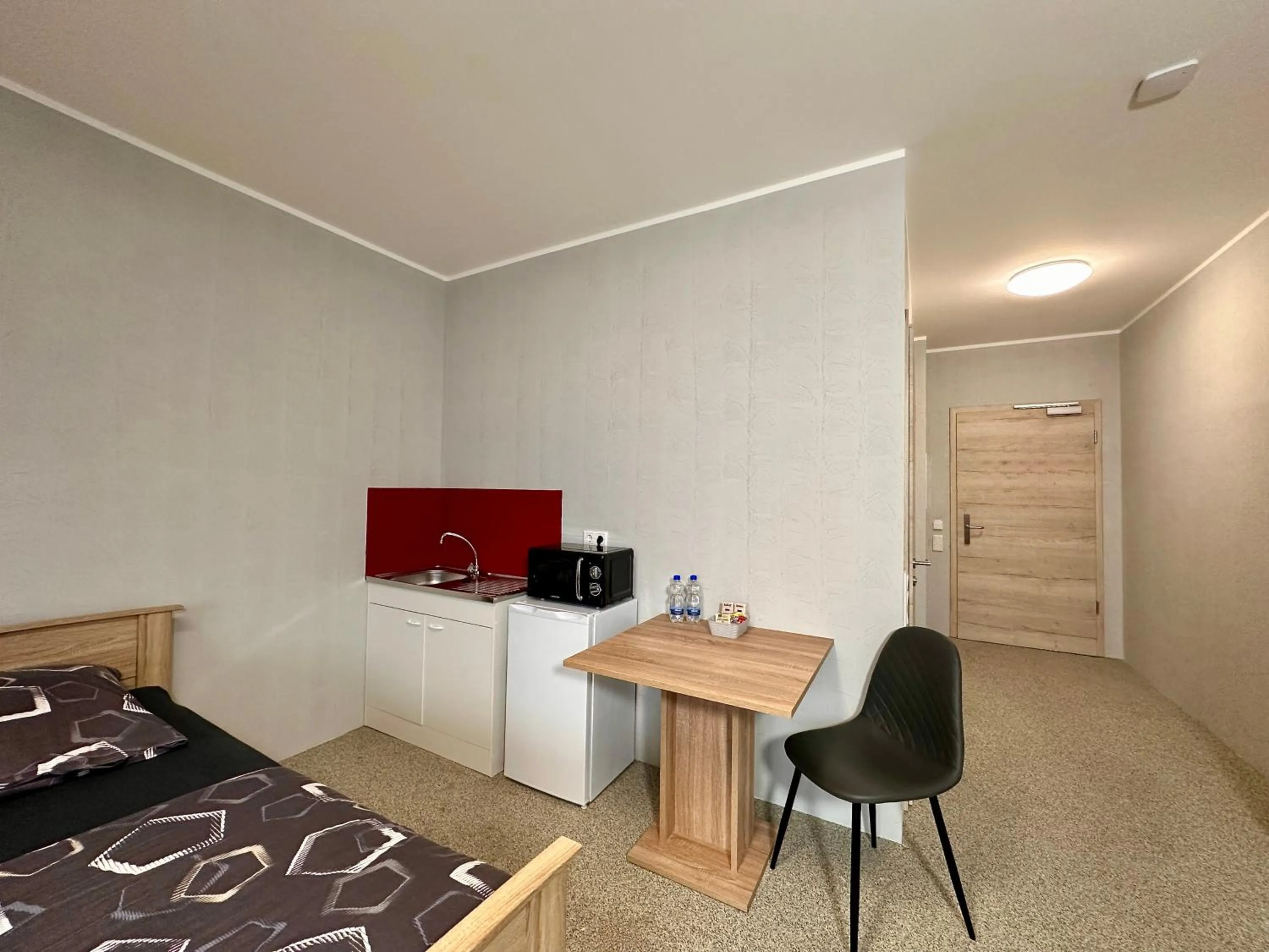 Photo of the whole room, Bed in GPHotel/Boardinghaus