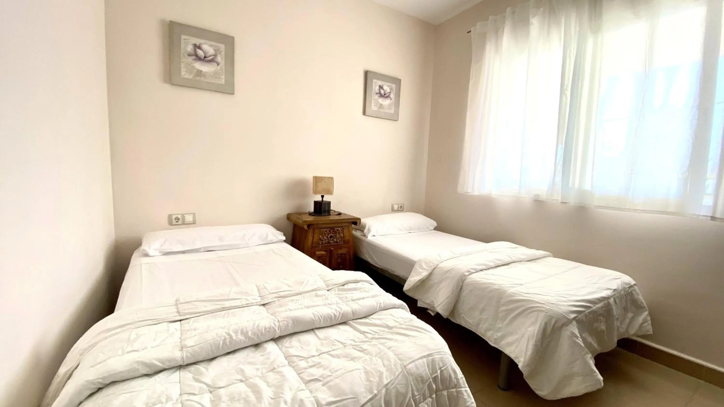 Bedroom, Bed in Apartamentos Carlton VyB