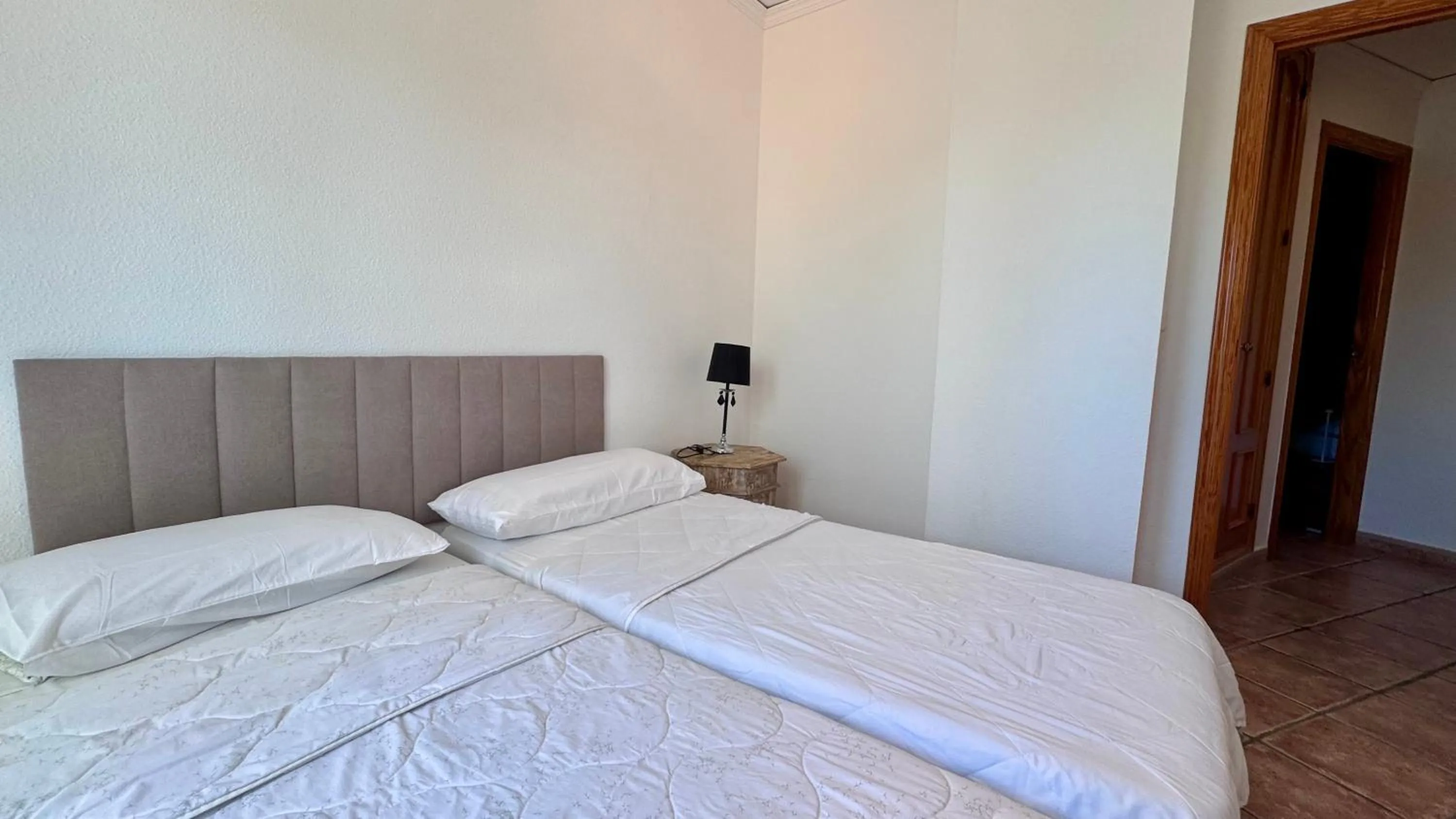 Bedroom, Bed in Apartamentos Carlton VyB