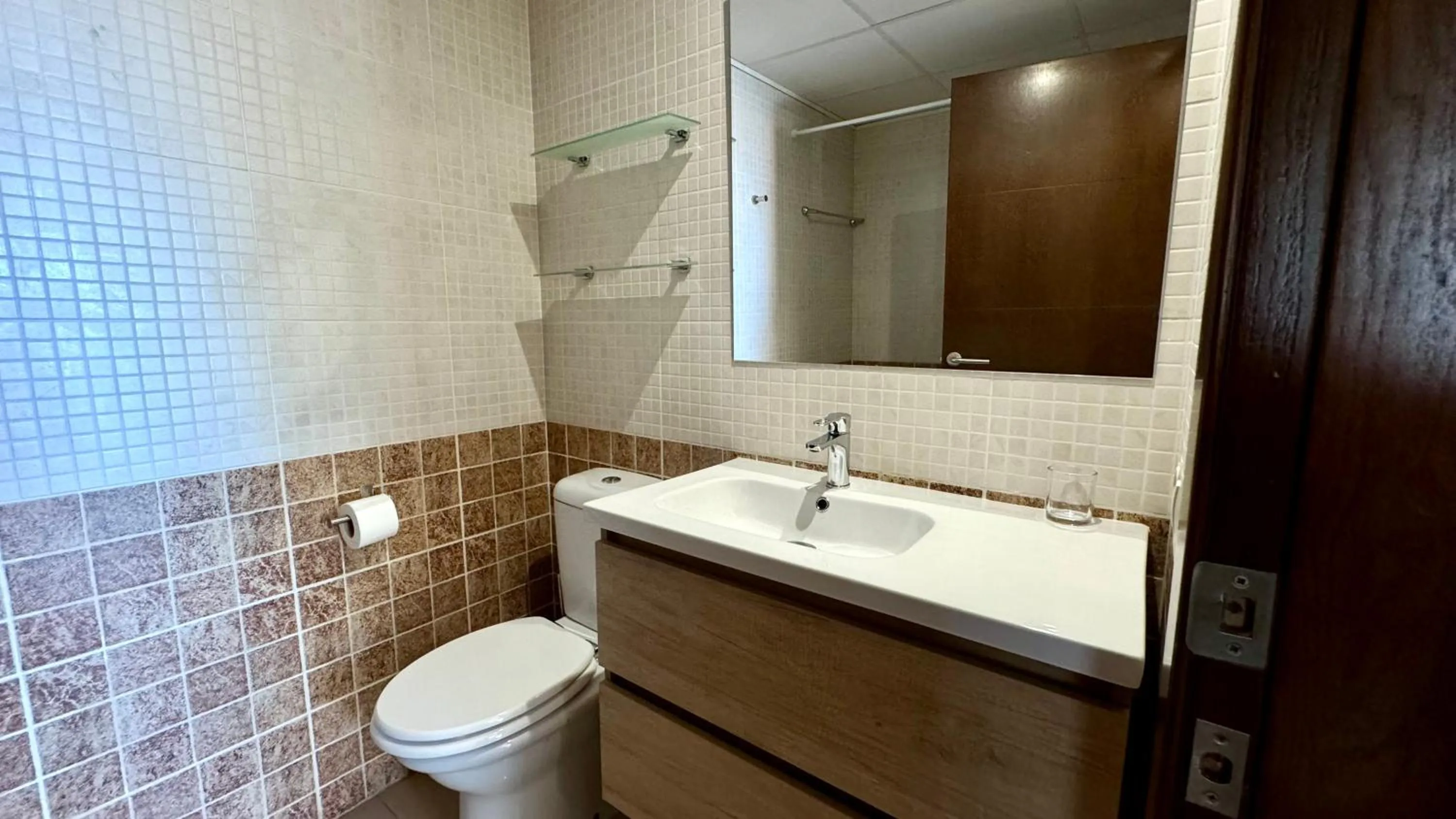 Toilet in Apartamentos Carlton VyB