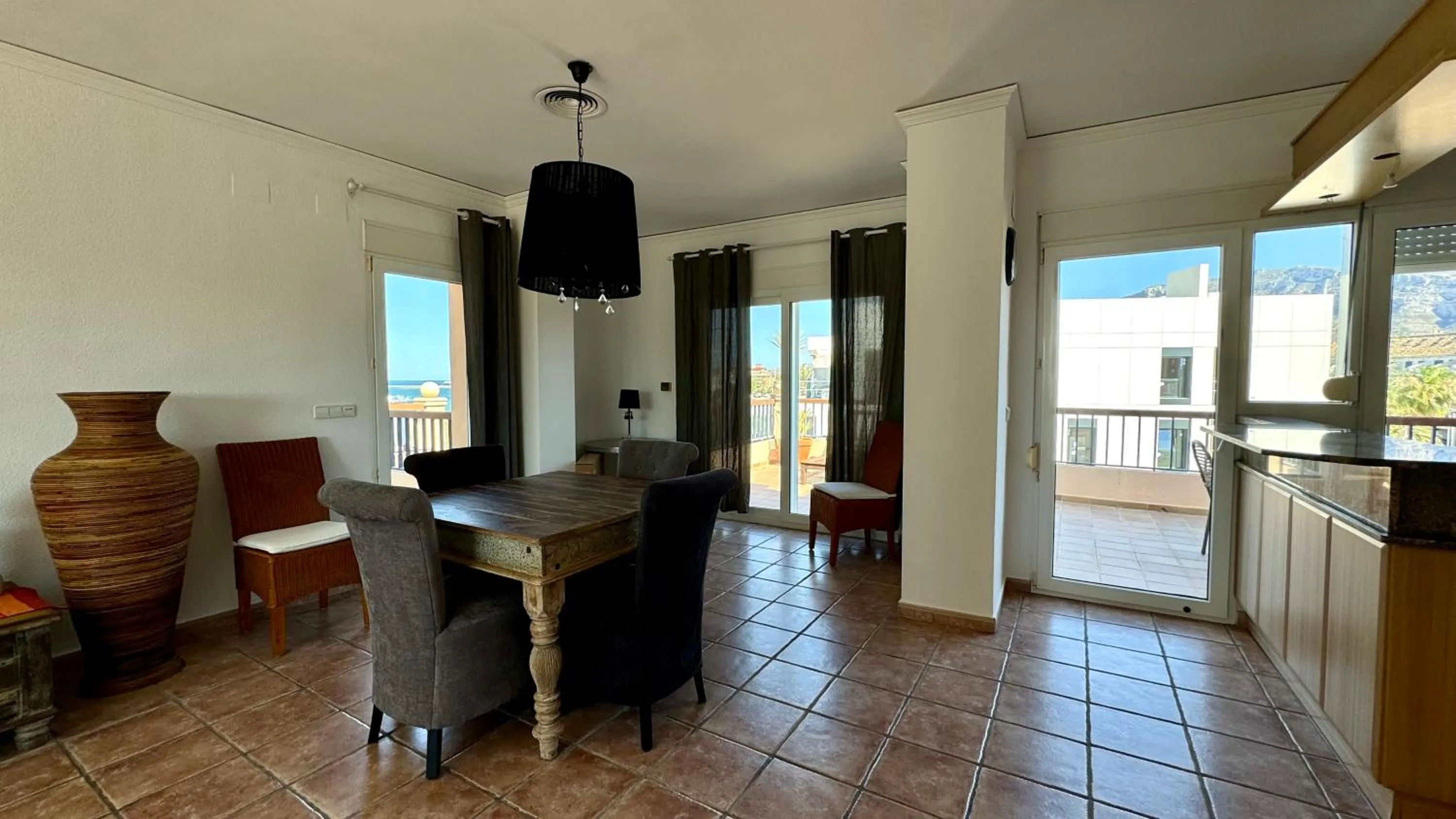 Dining area in Apartamentos Carlton VyB