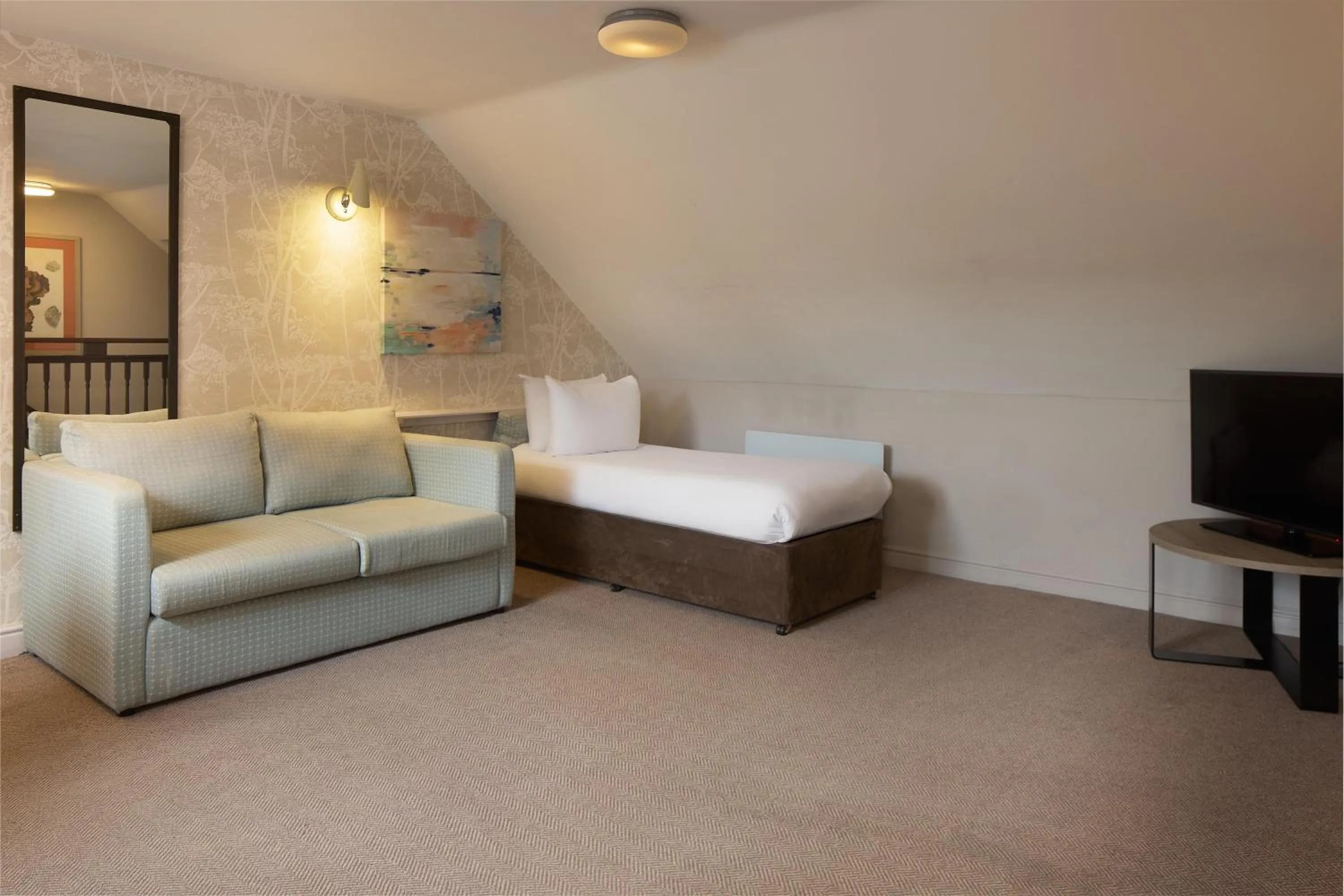 Living room, Bed in DoubleTree by Hilton York