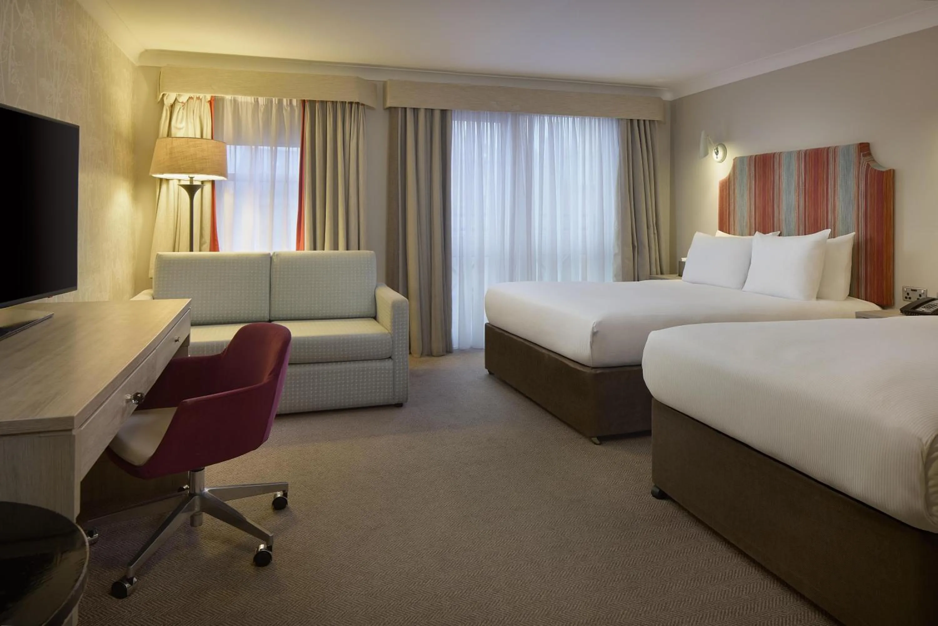 Living room, Bed in DoubleTree by Hilton York