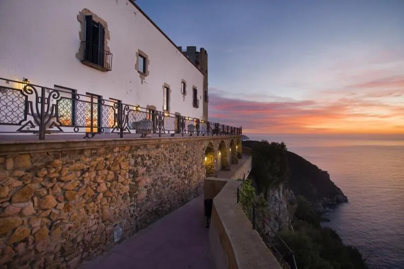 Nearby landmark in El Far Hotel Restaurant