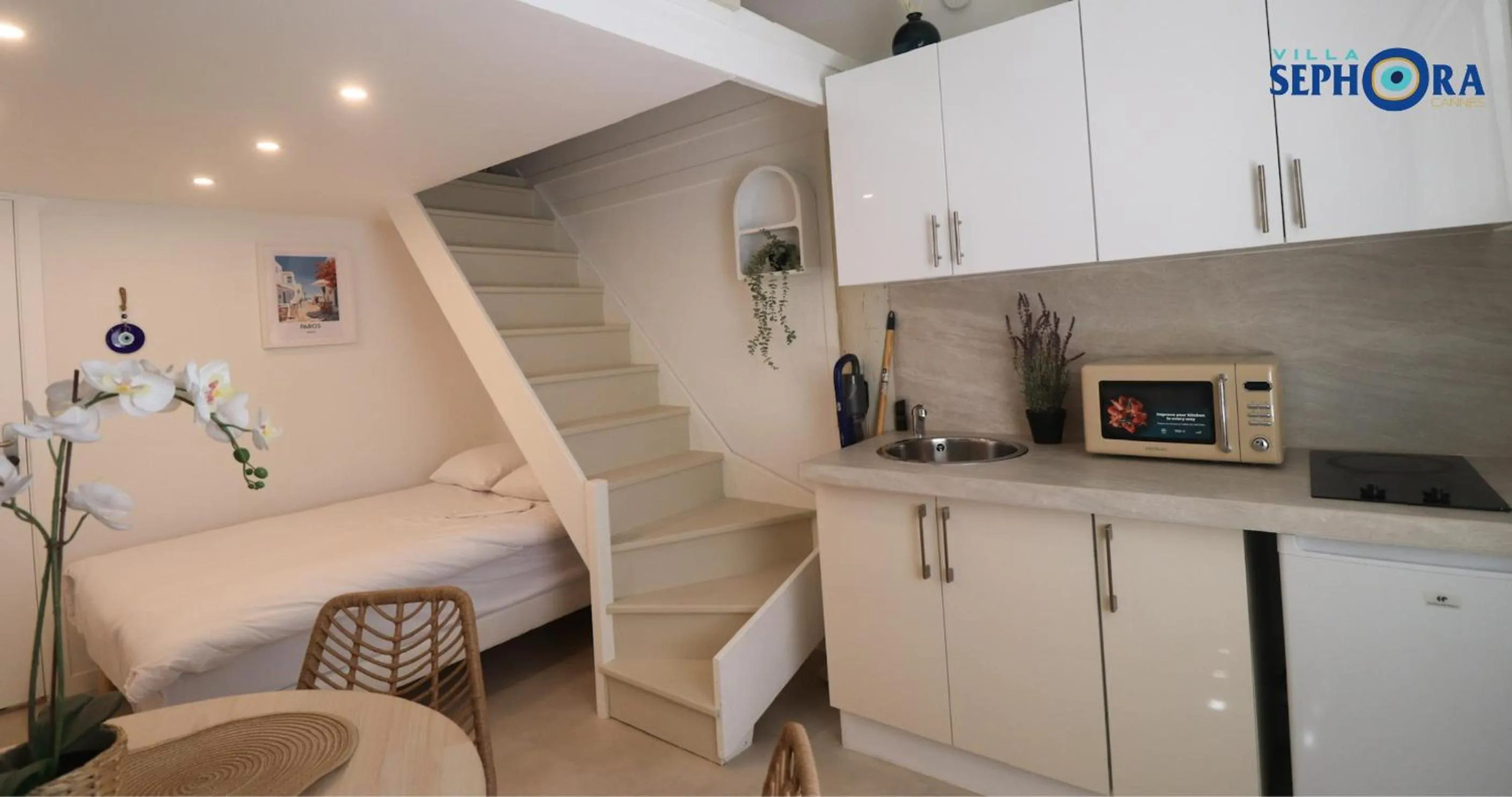 Bed in VILLA SEPHORA CANNES