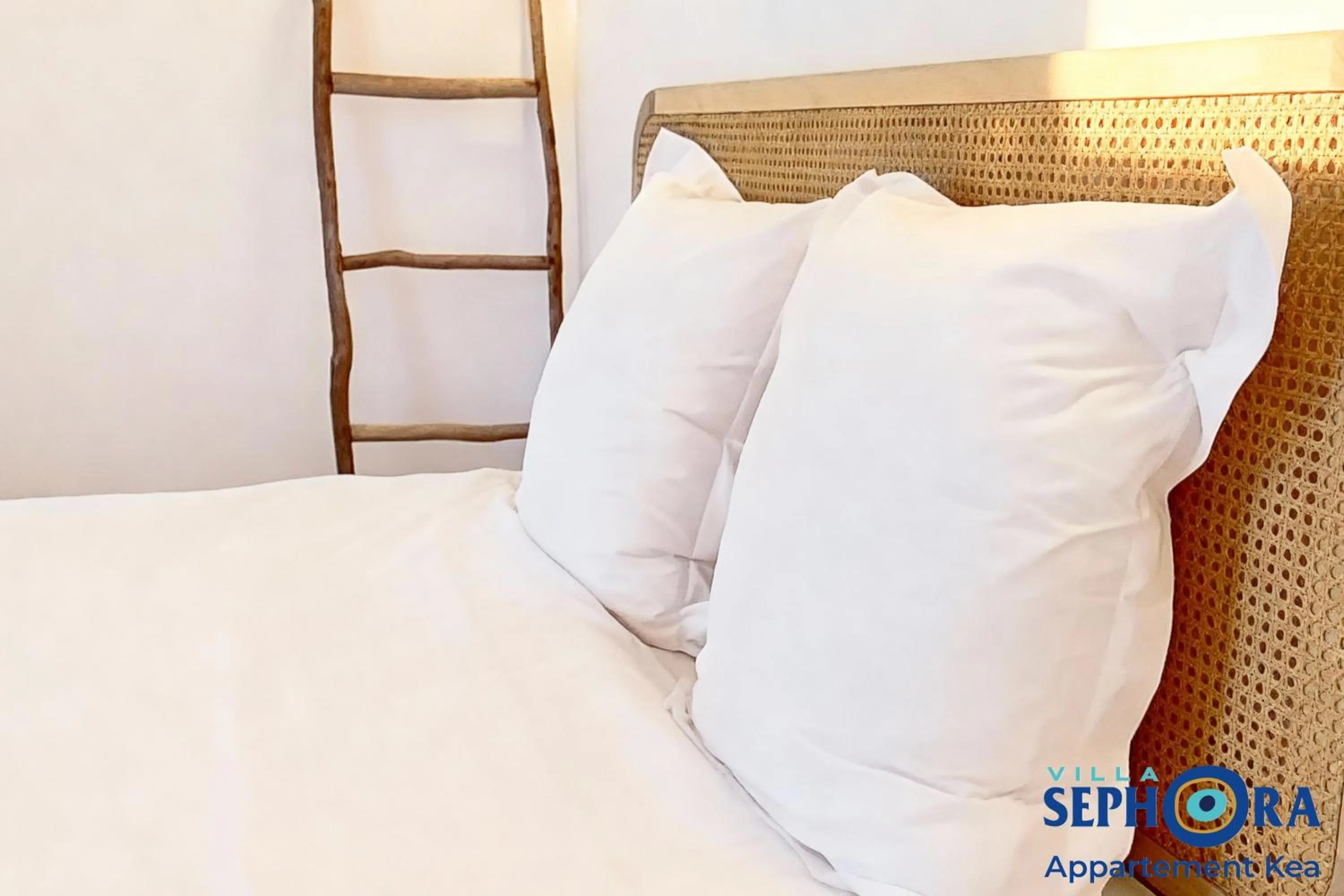 Bed in VILLA SEPHORA CANNES