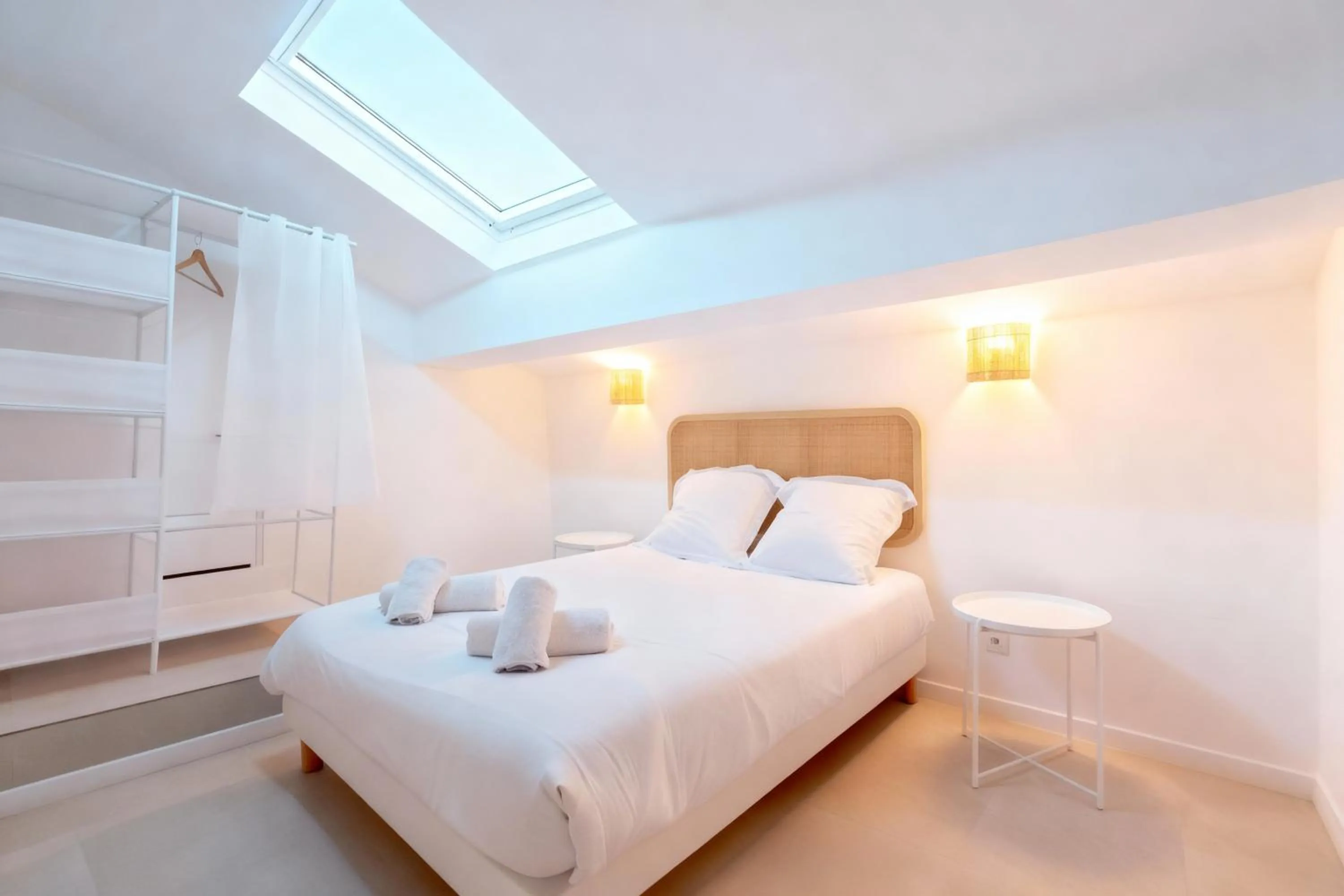 Bed in VILLA SEPHORA CANNES