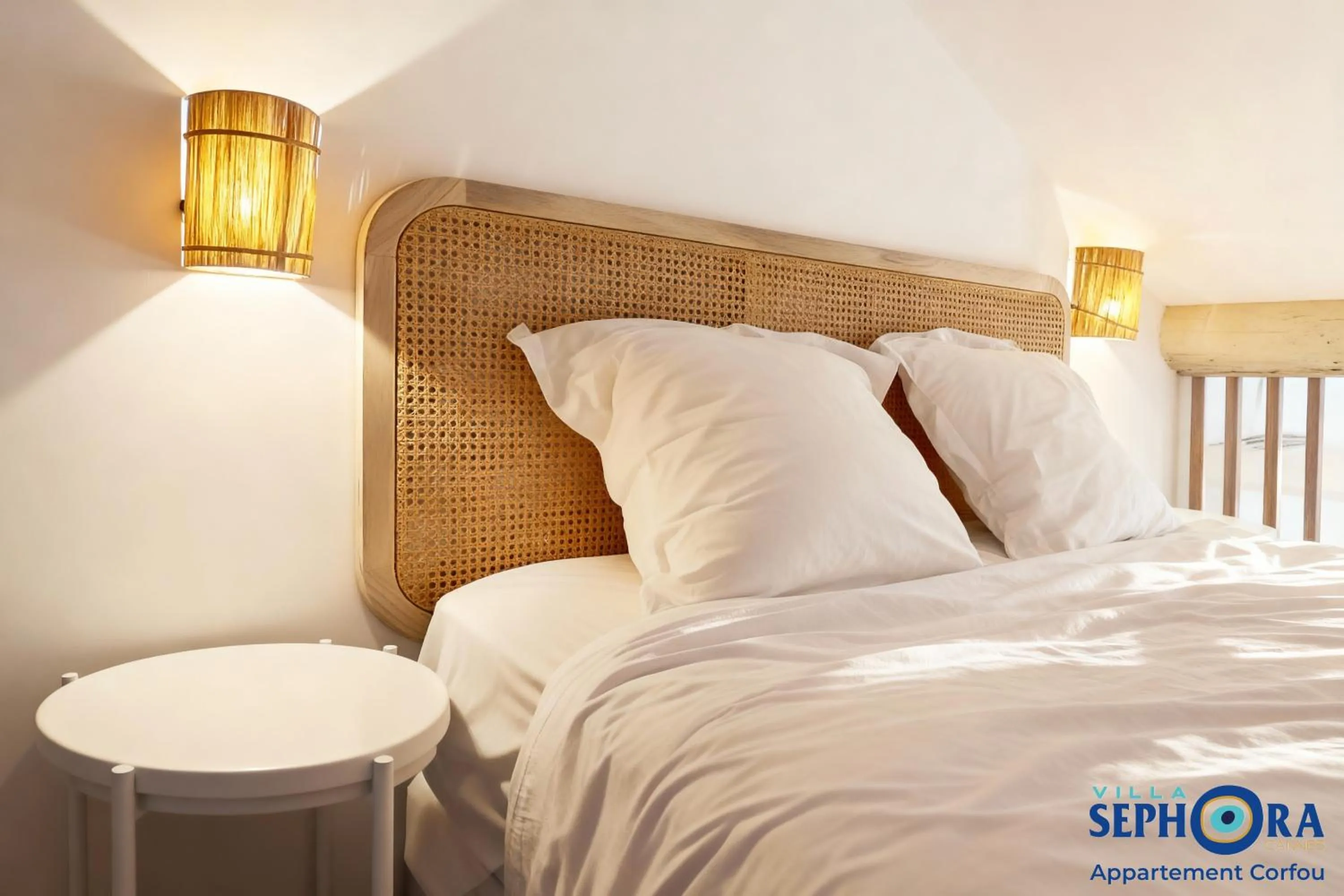 Bed in VILLA SEPHORA CANNES