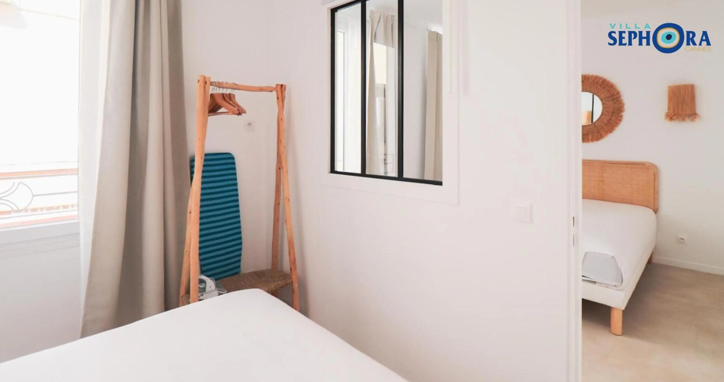 Bed in VILLA SEPHORA CANNES