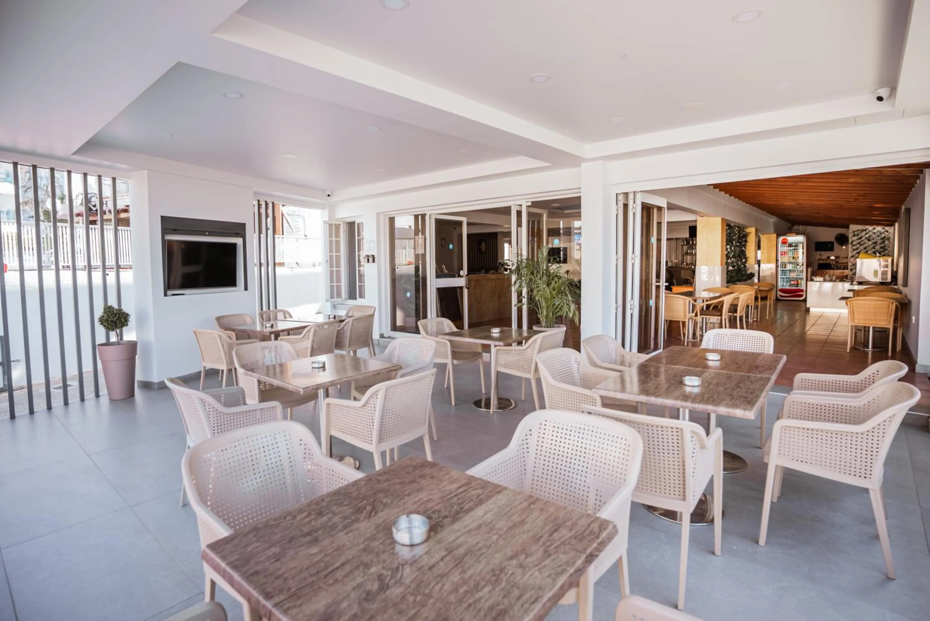 Restaurant/places to eat in Paul Marie Hotel Apartments