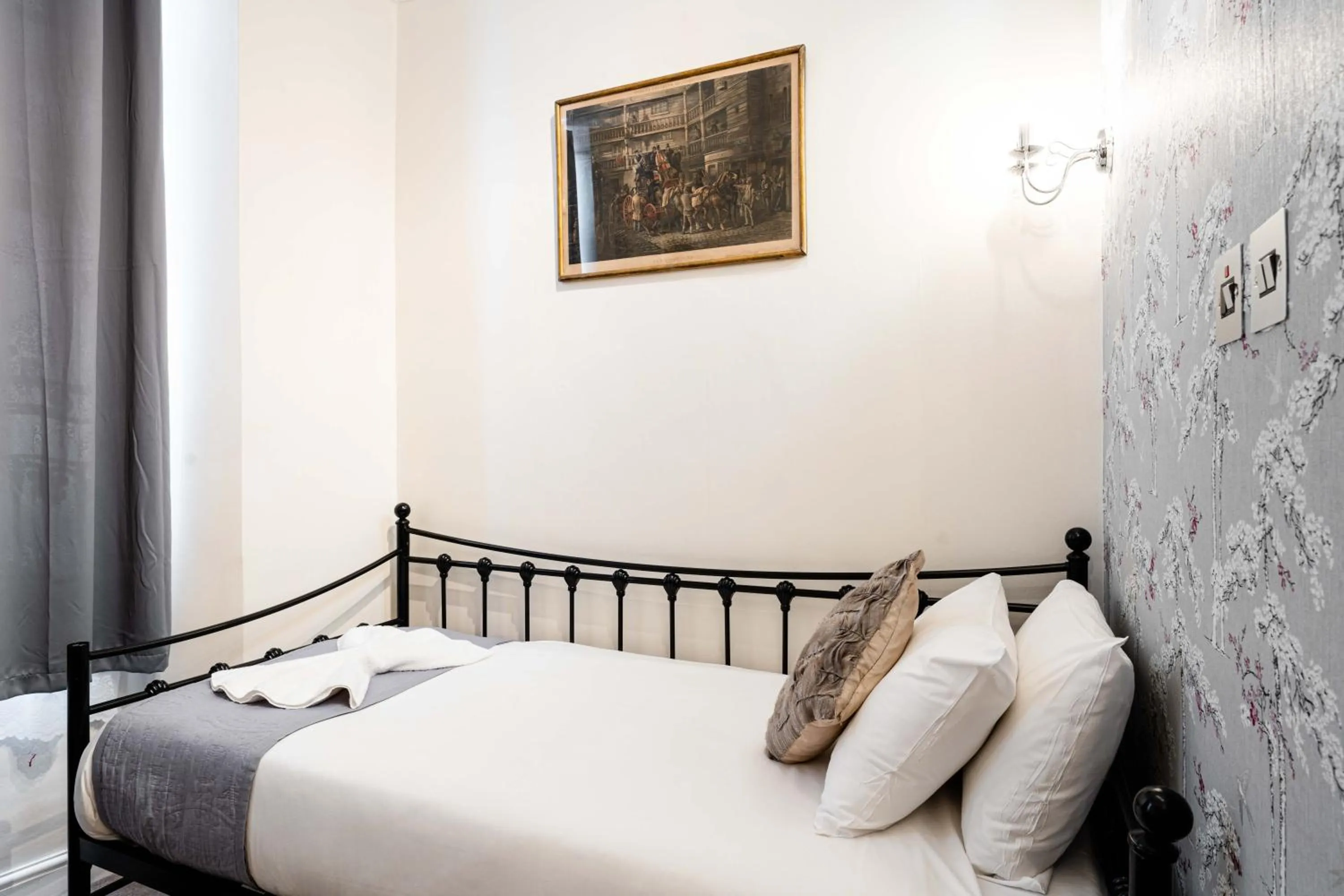 Bed in Lancaster Court Hotel