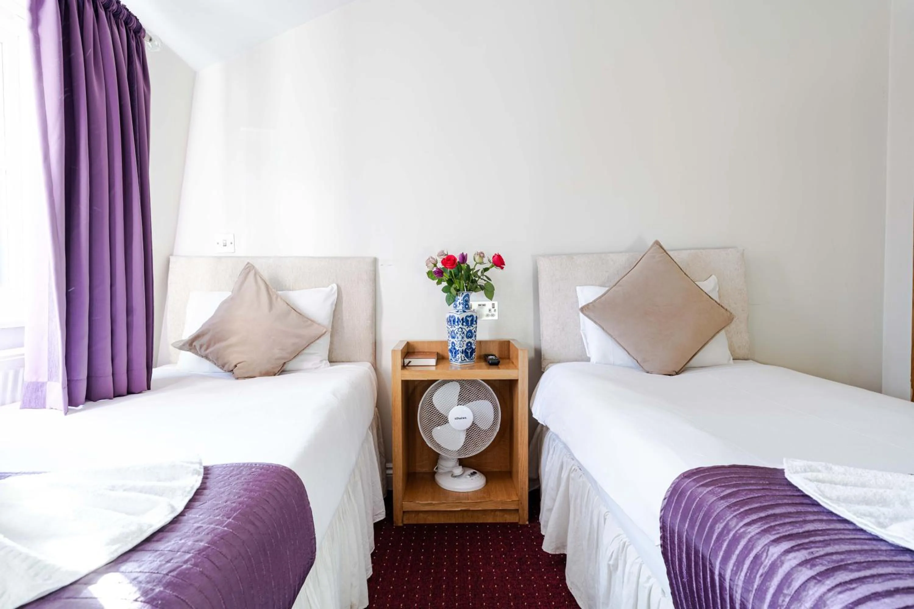 Bed in Lancaster Court Hotel