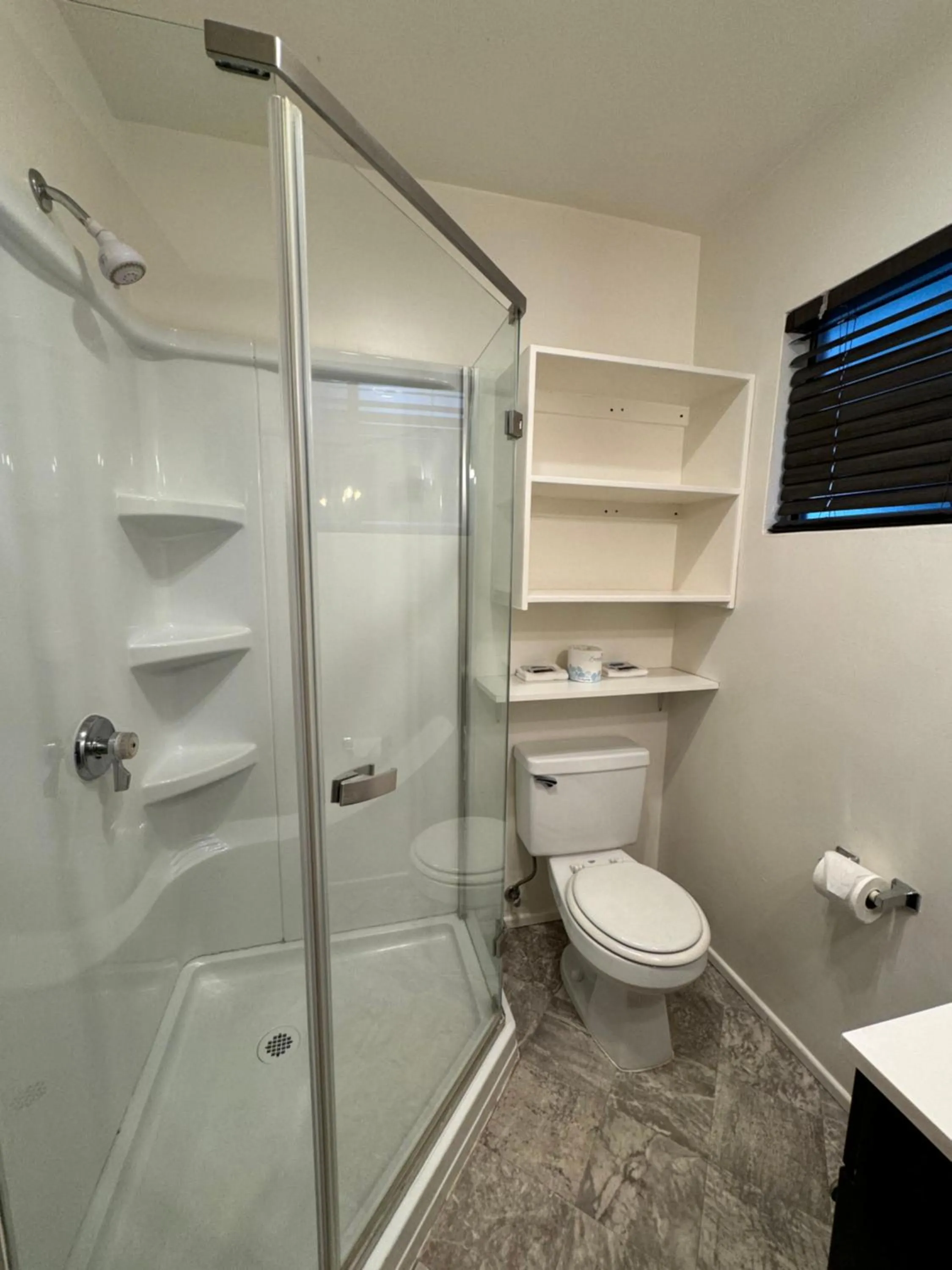 Shower in Crest Lodge Historic Mountain Inn