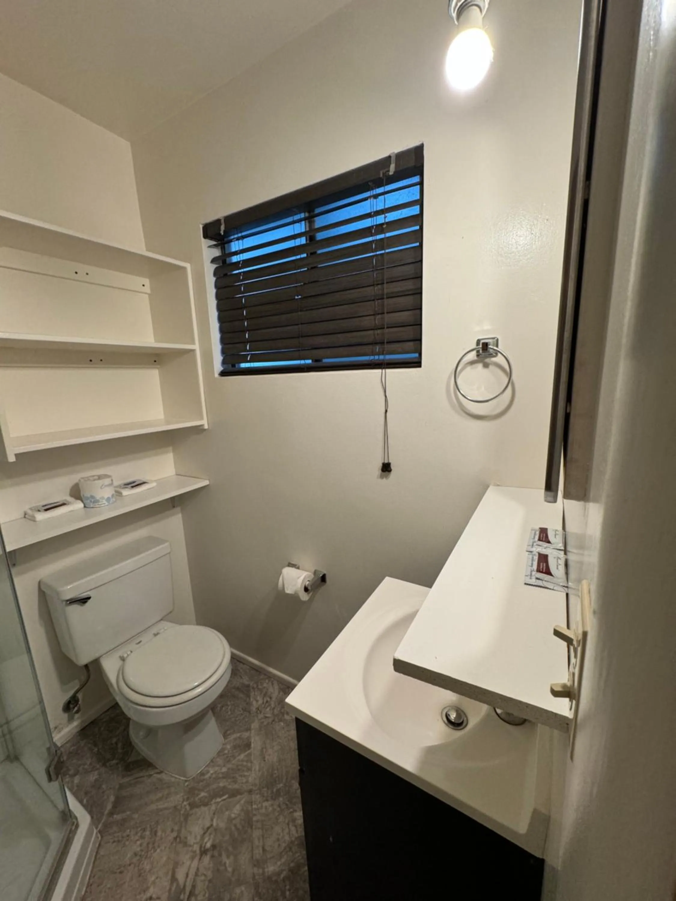 Shower in Crest Lodge Historic Mountain Inn