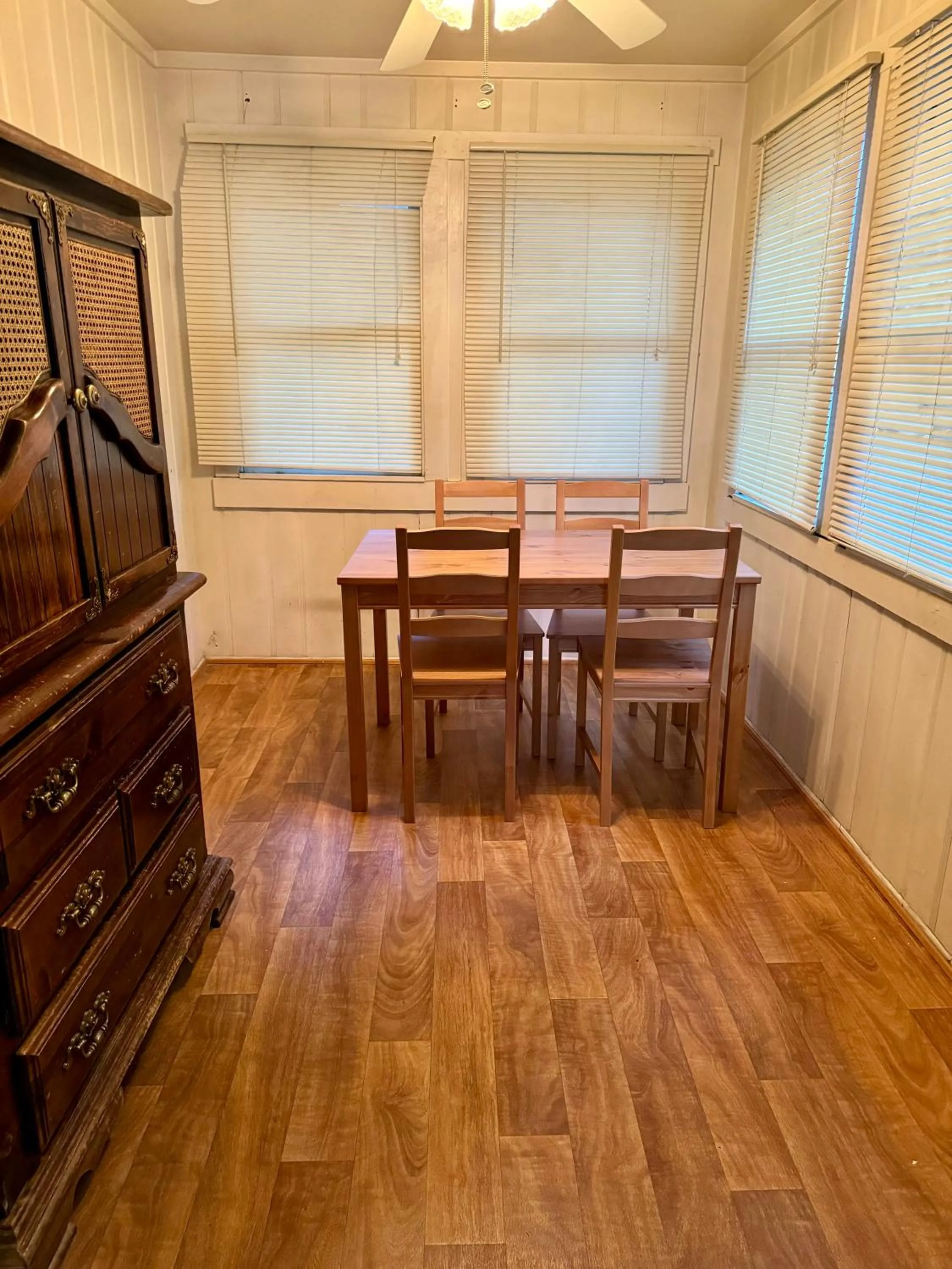 Dining area in Crest Lodge Historic Mountain Inn