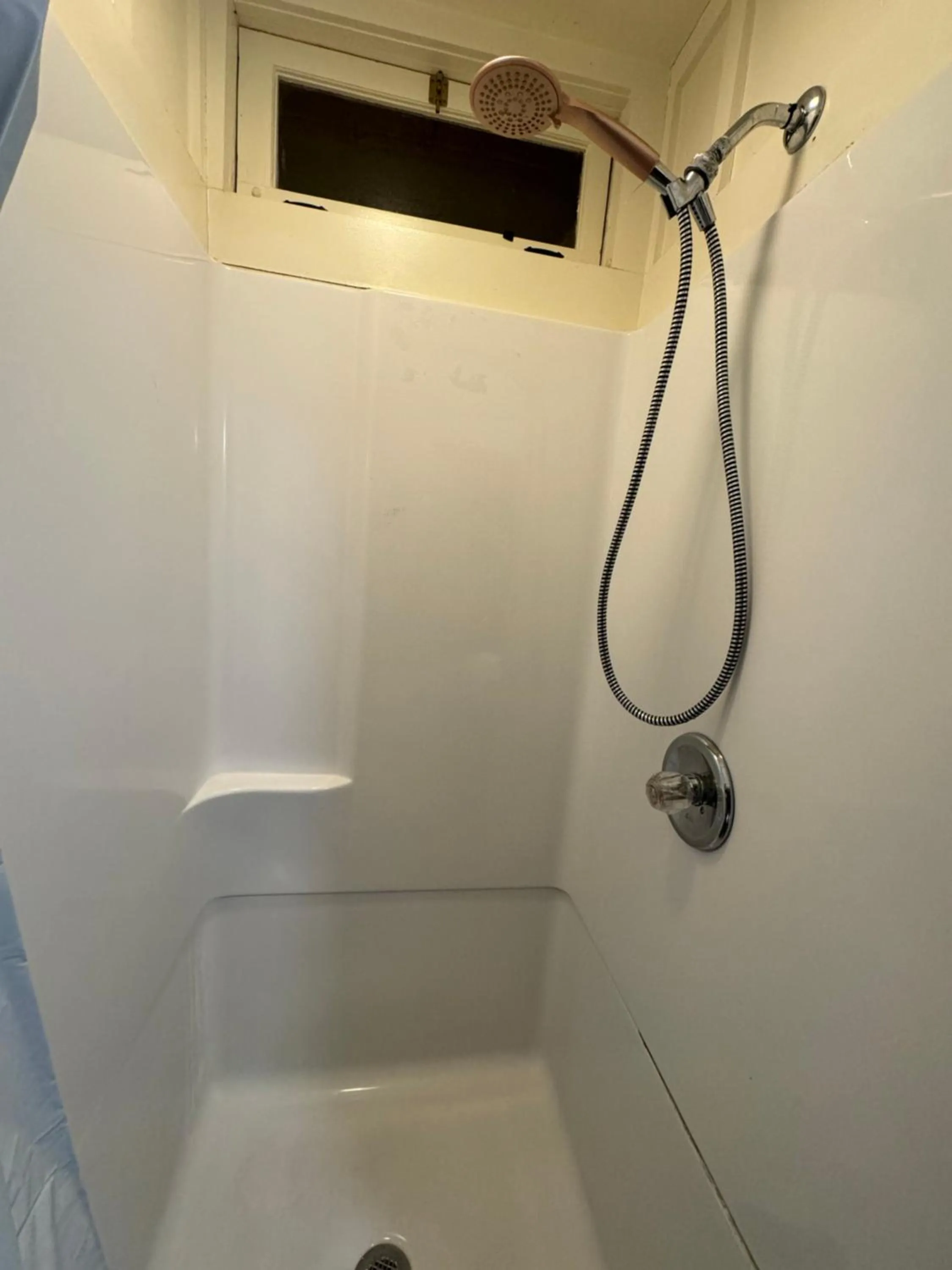 Shower in Crest Lodge Historic Mountain Inn