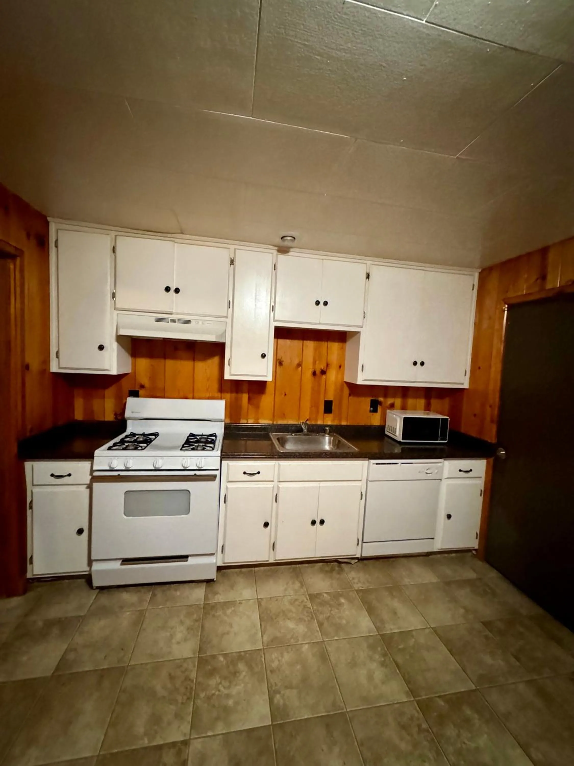 Kitchen or kitchenette in Crest Lodge Historic Mountain Inn