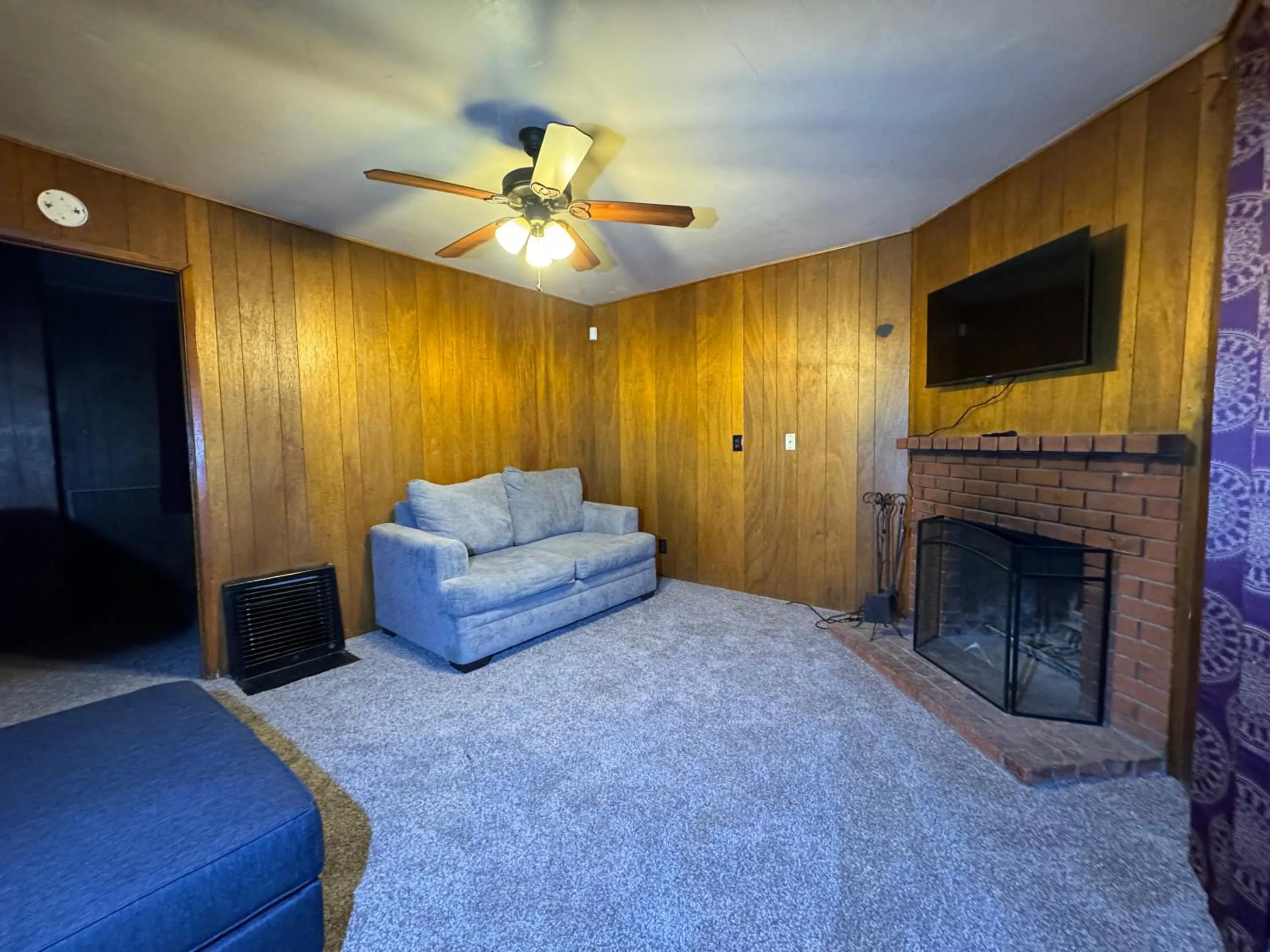 Living room in Crest Lodge Historic Mountain Inn