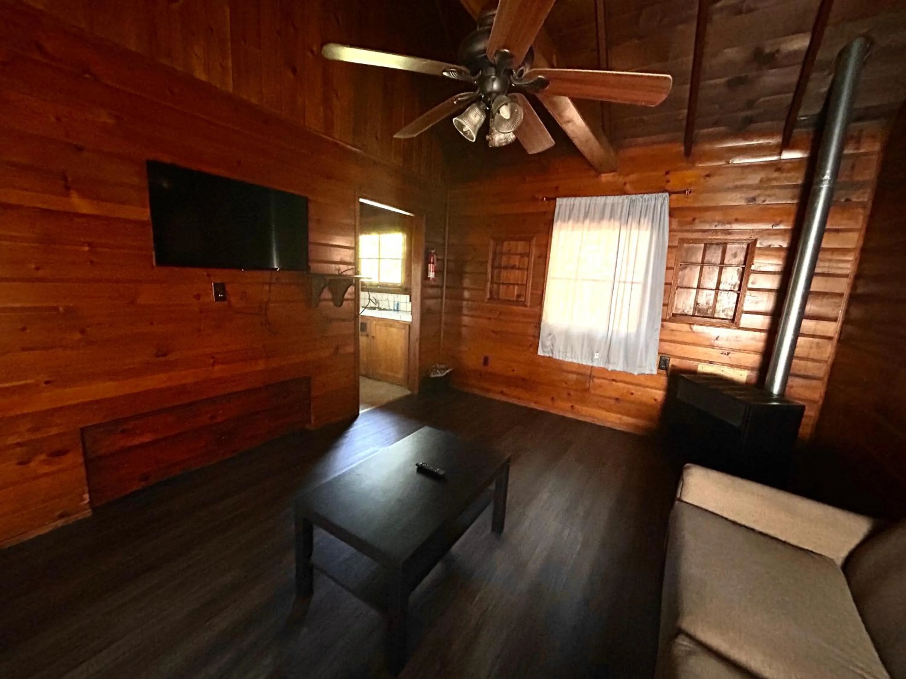 Crest Lodge Historic Mountain Inn