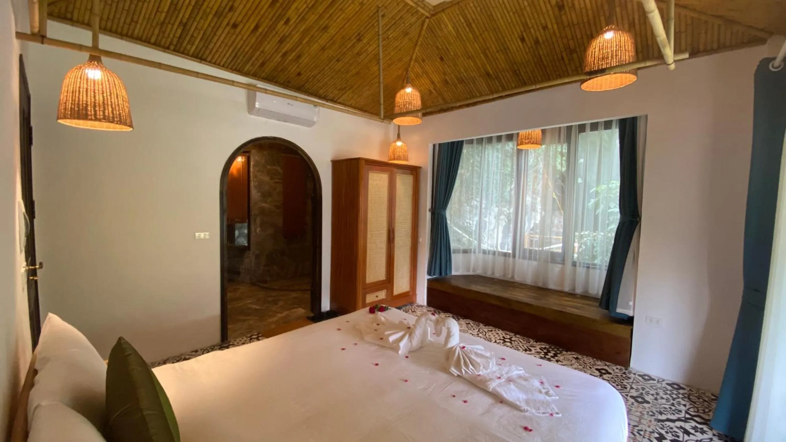 Bed in Ninh Binh Retreat