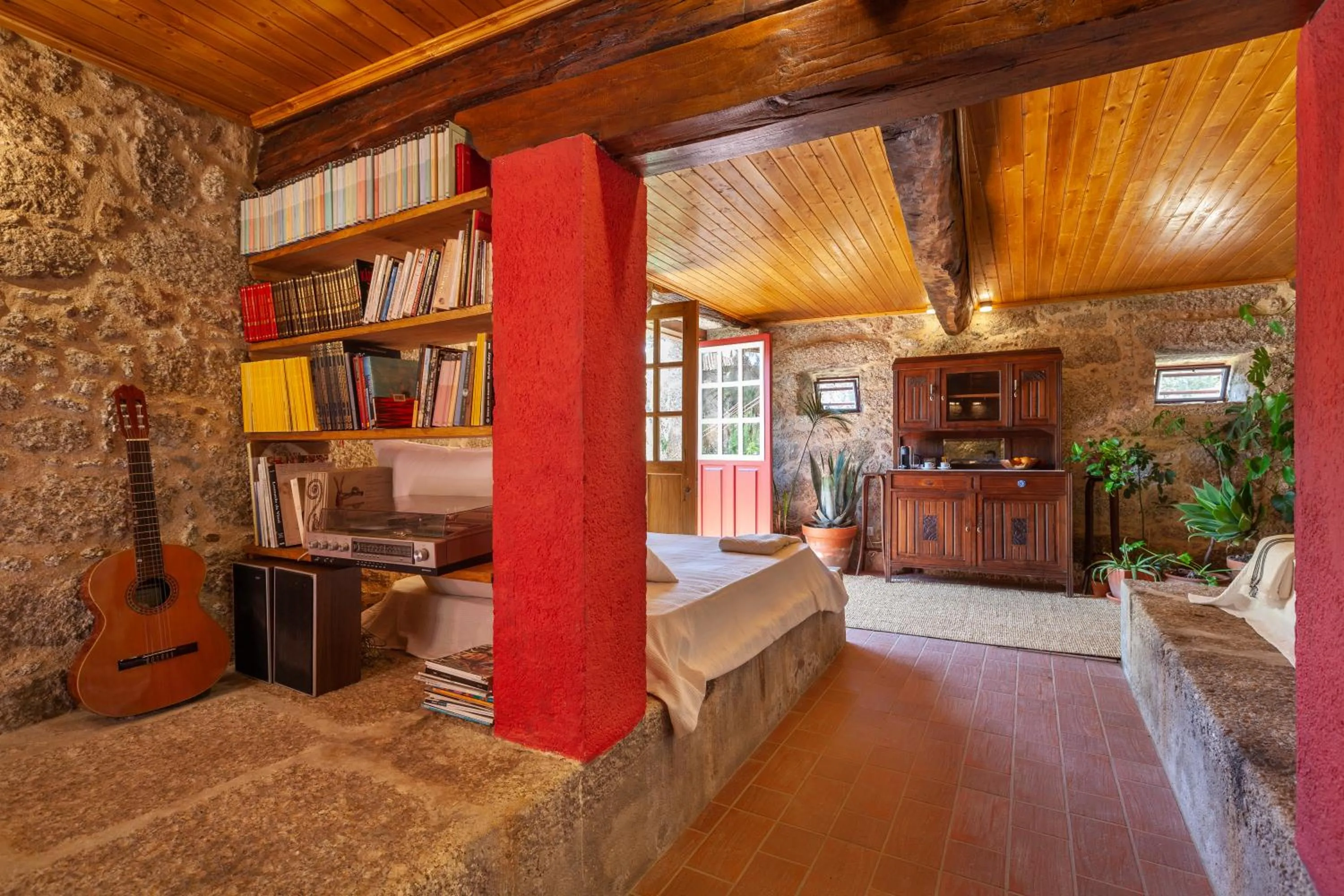 Library in Casa do Eido - sustainable living & nature experiences Gerês
