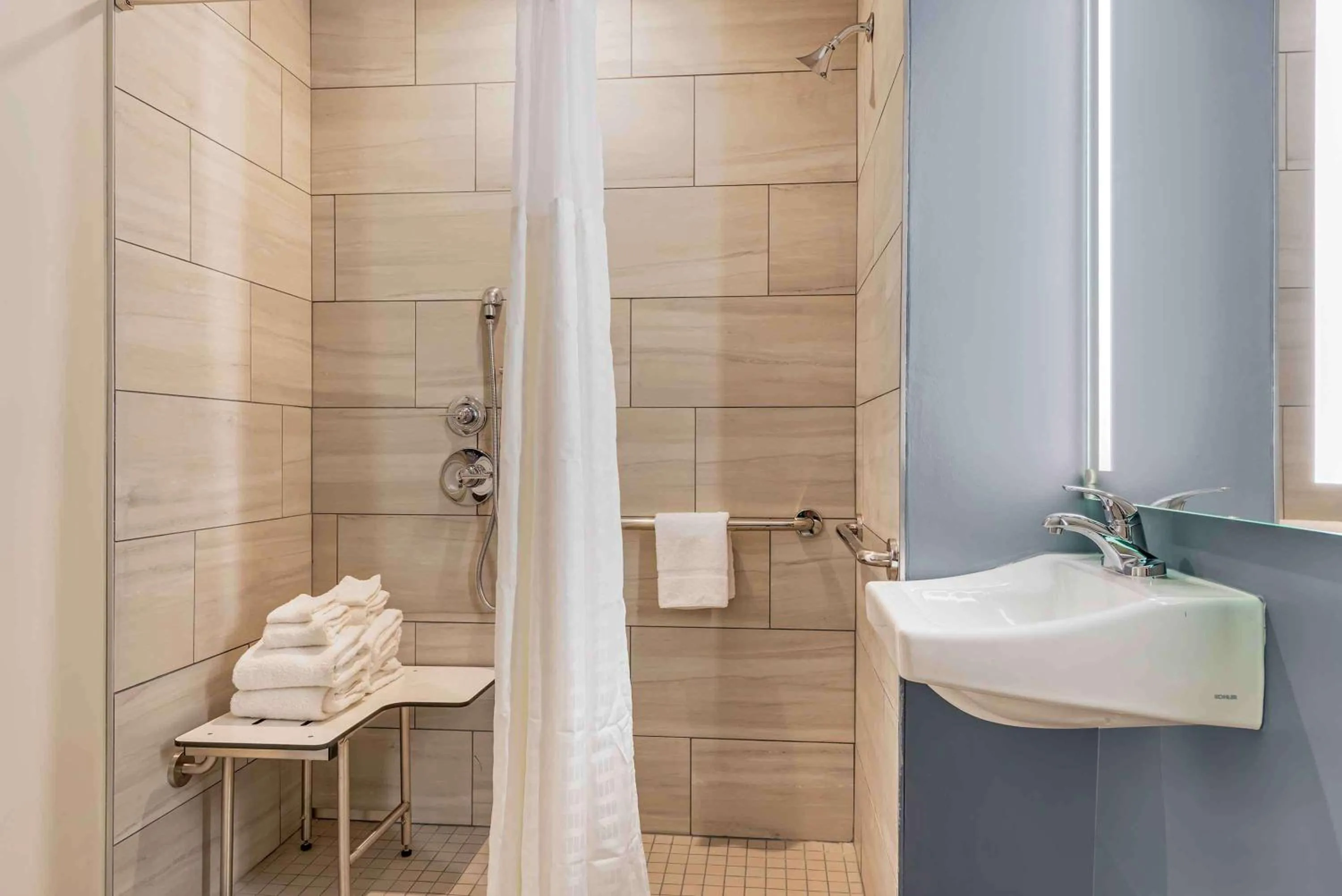 Bathroom in Extended Stay America Premier Suites - Pueblo