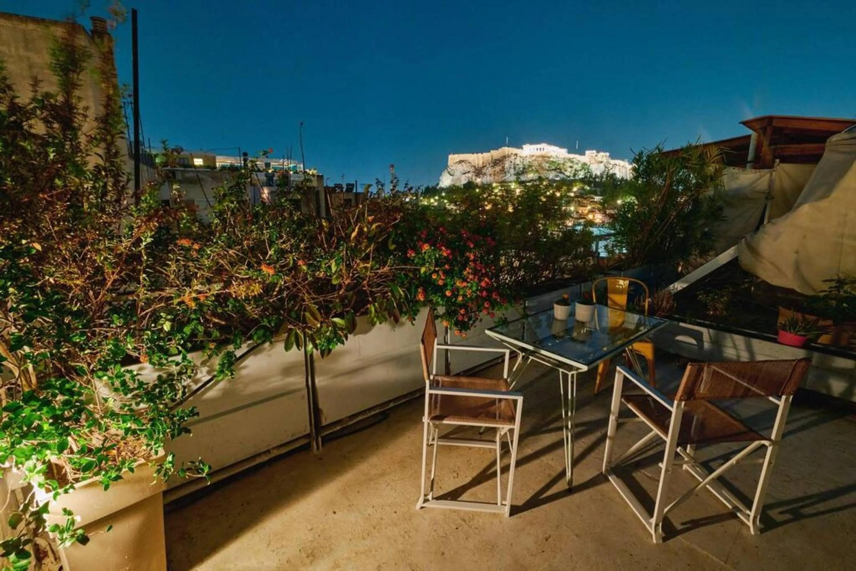 360 view in roof top appartment with patio