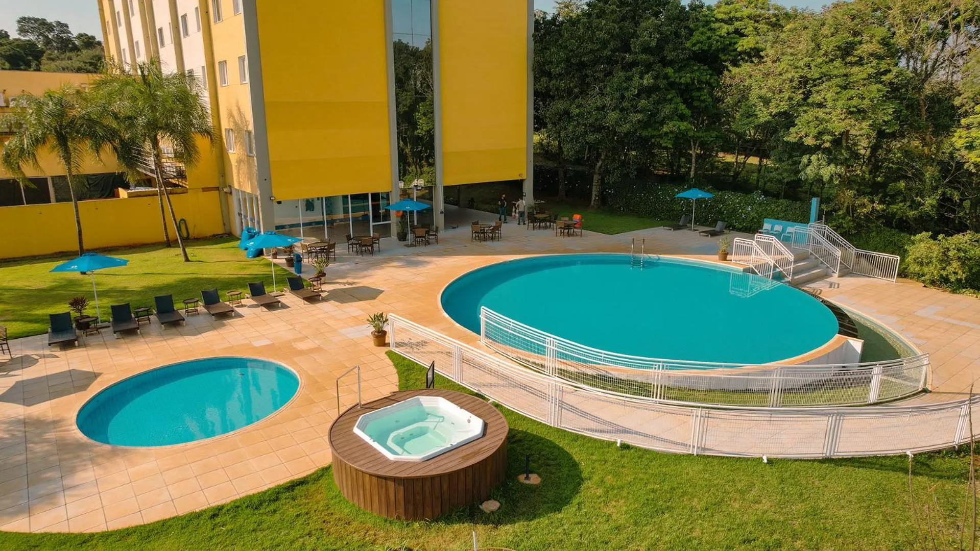 Pool view in Interludium Iguassu Convention Hotel