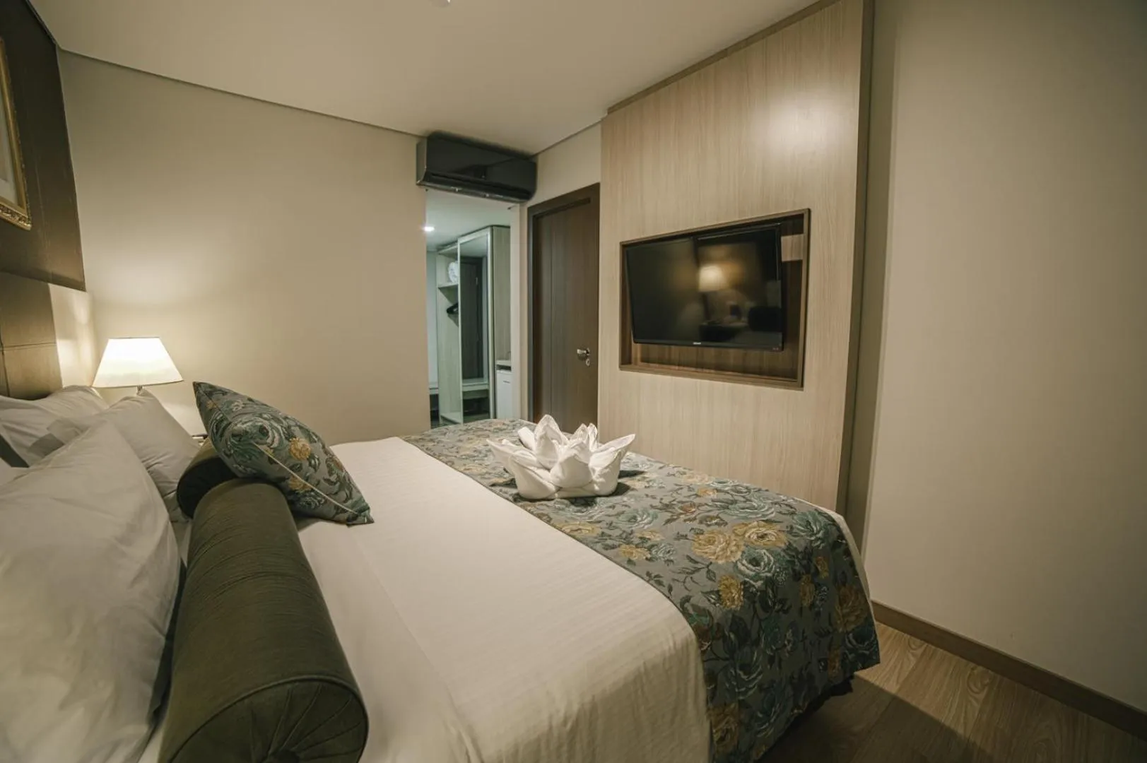 Bedroom, Bed in Interludium Iguassu Convention Hotel