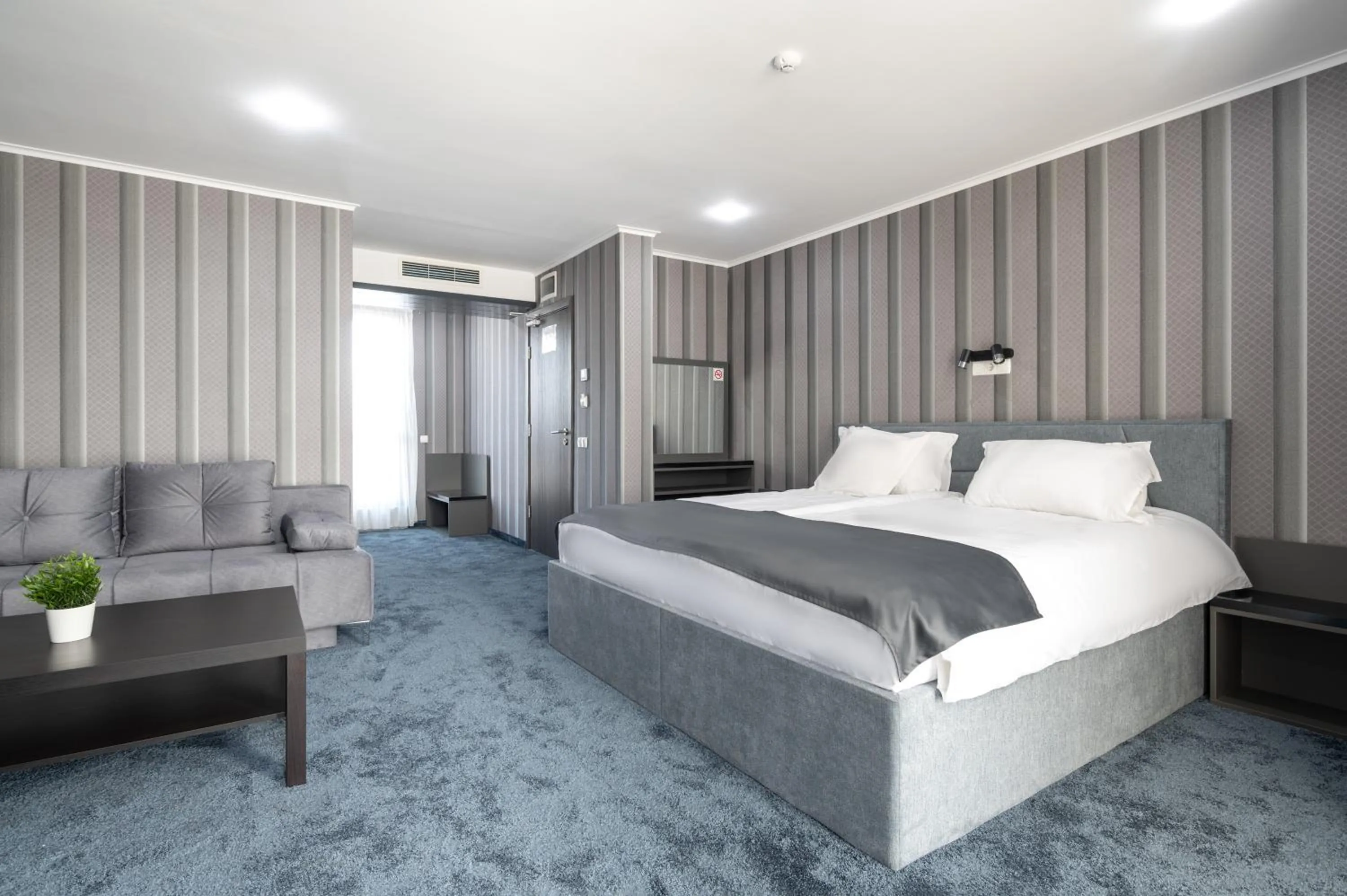 Bed in Hotel Boutique 5 - Free parking - Free breakfast - Free internet - EVSE