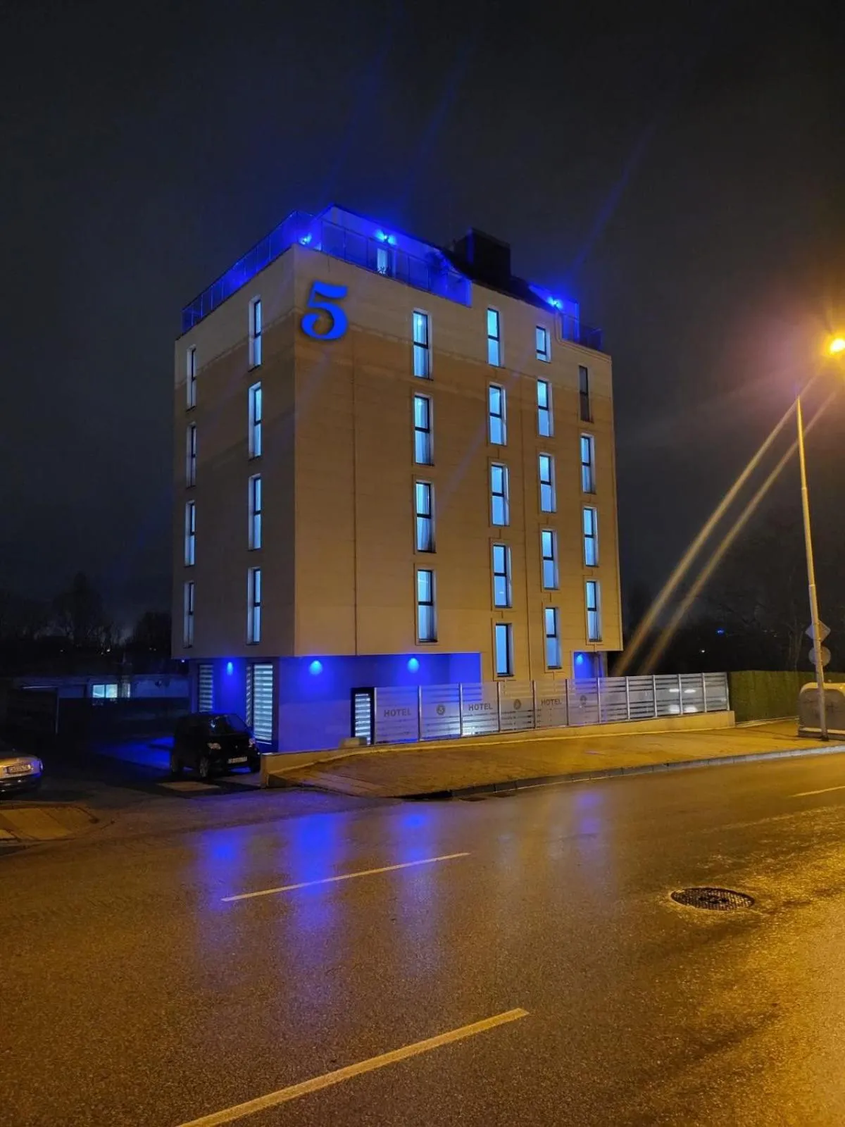 Property building in Hotel Boutique 5 - Free parking - Free breakfast - Free internet - EVSE