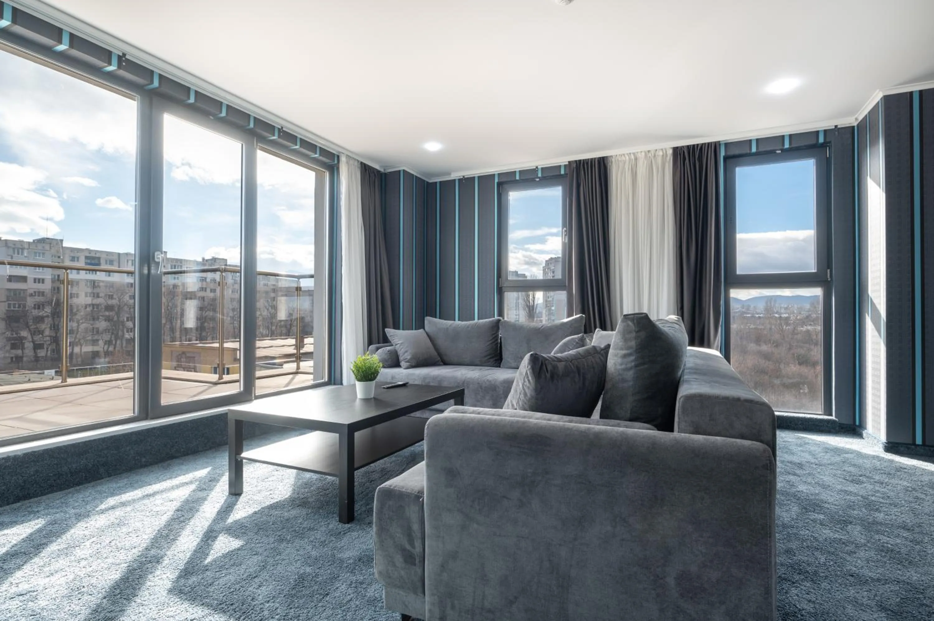 Living room in Hotel Boutique 5 - Free parking - Free breakfast - Free internet - EVSE