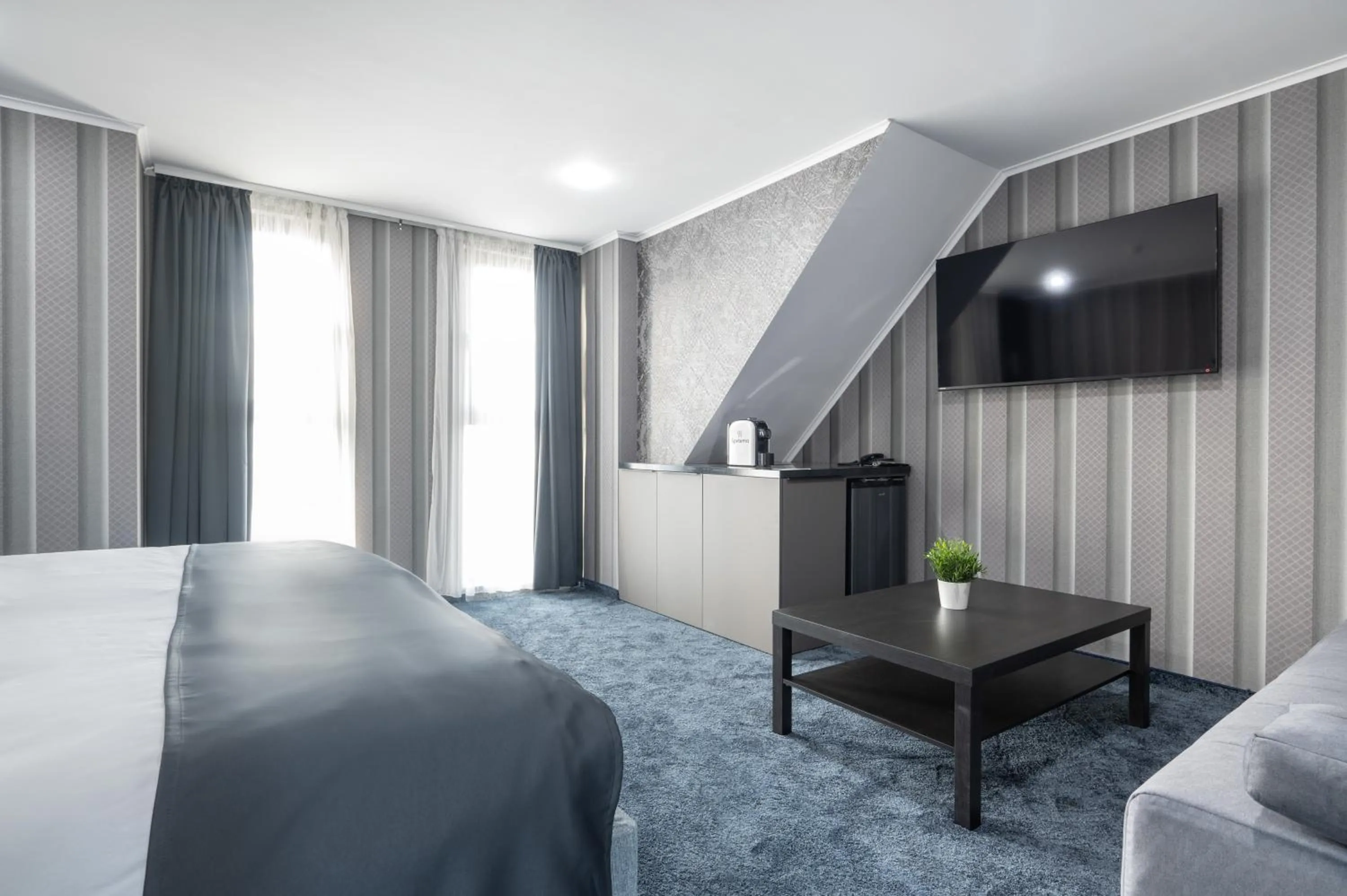 Bed in Hotel Boutique 5 - Free parking - Free breakfast - Free internet - EVSE