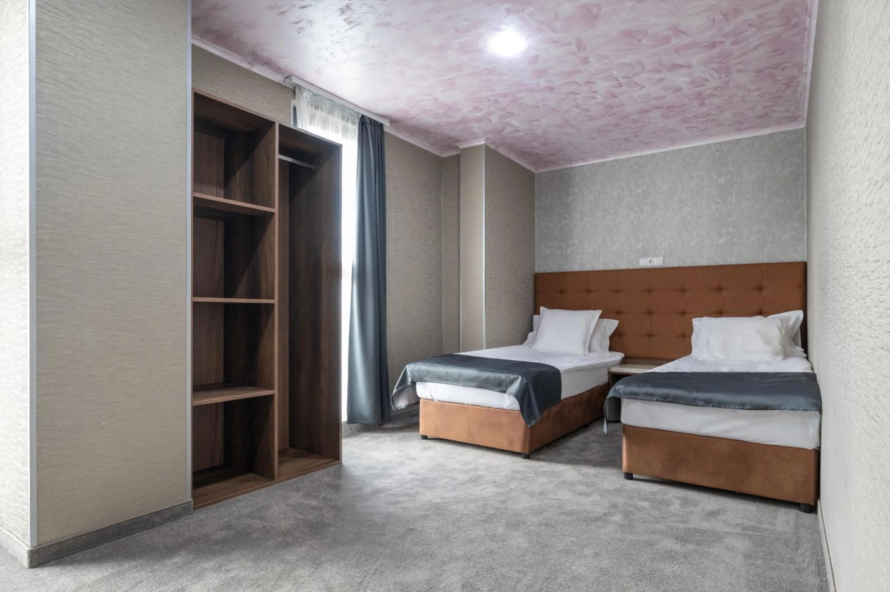 Bed in Hotel Boutique 5 - Free parking - Free breakfast - Free internet - EVSE