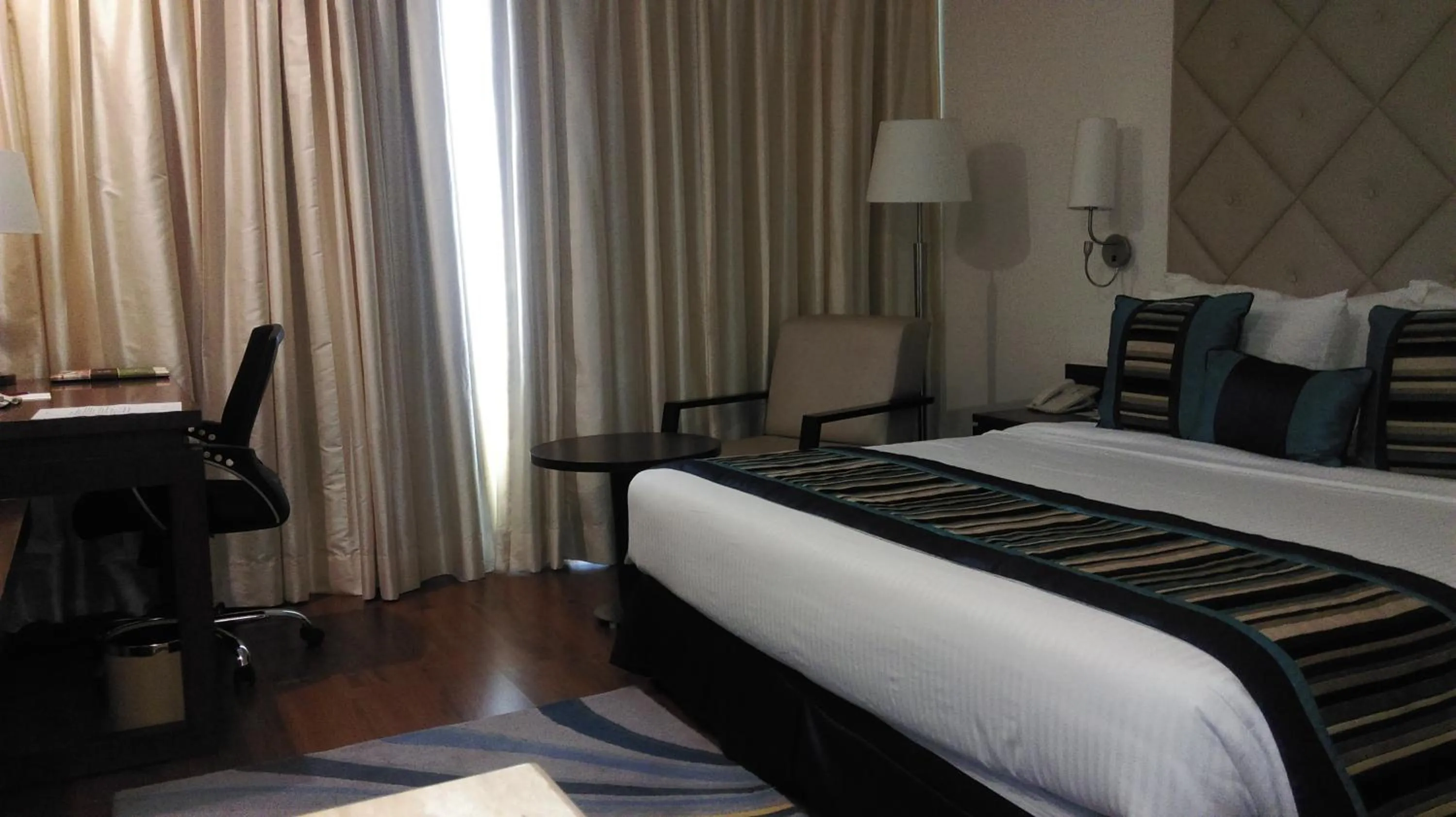 Bedroom, Bed in Country Inn & Suites by Radisson, Bhiwadi