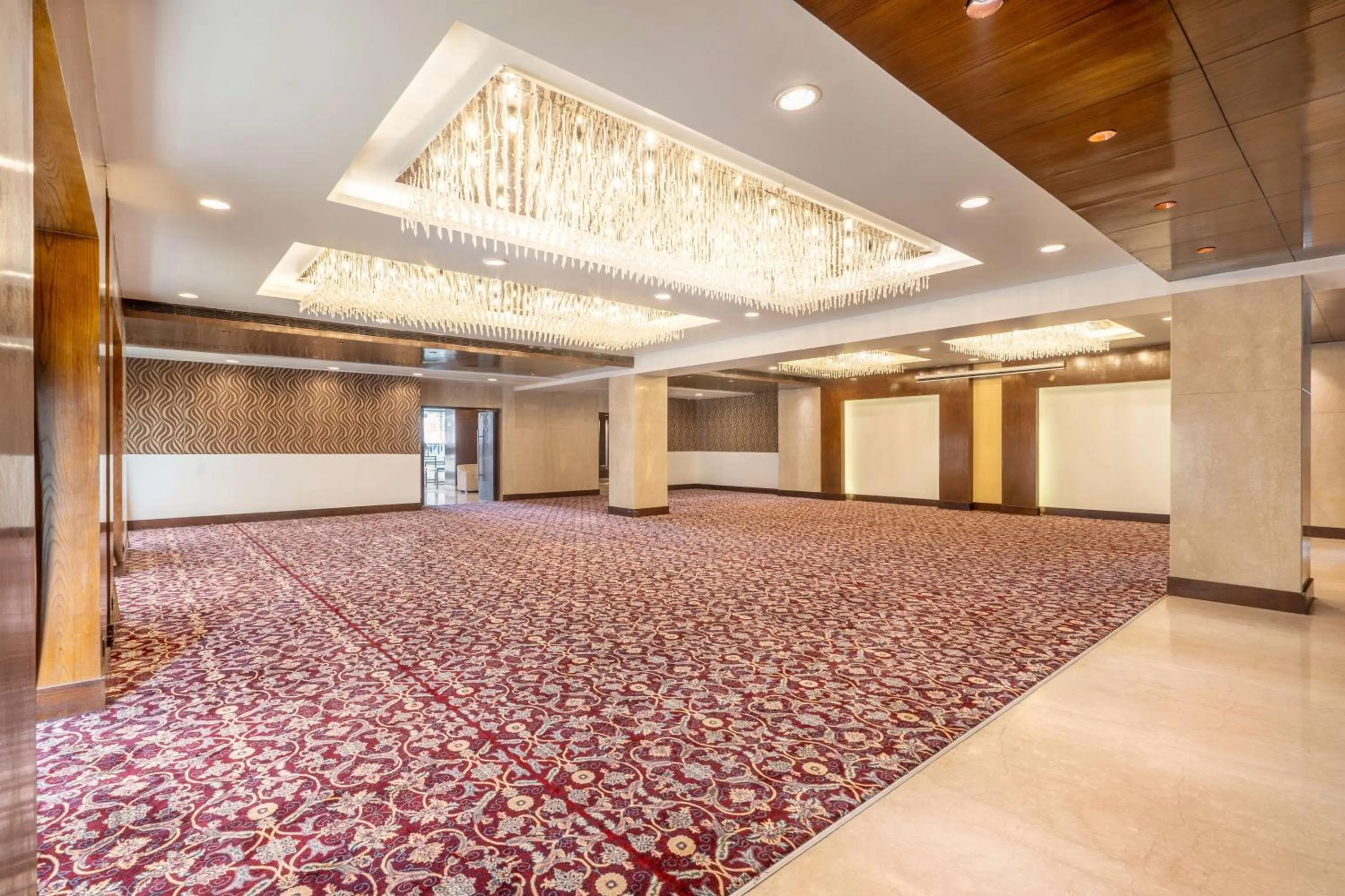 Meeting/conference room in Country Inn & Suites by Radisson, Bhiwadi