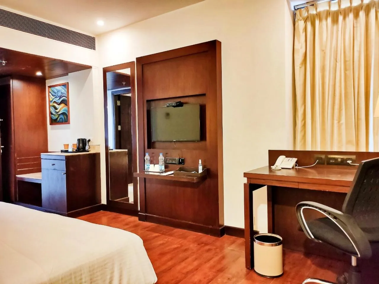 TV and multimedia, Bed in Country Inn & Suites by Radisson, Bhiwadi