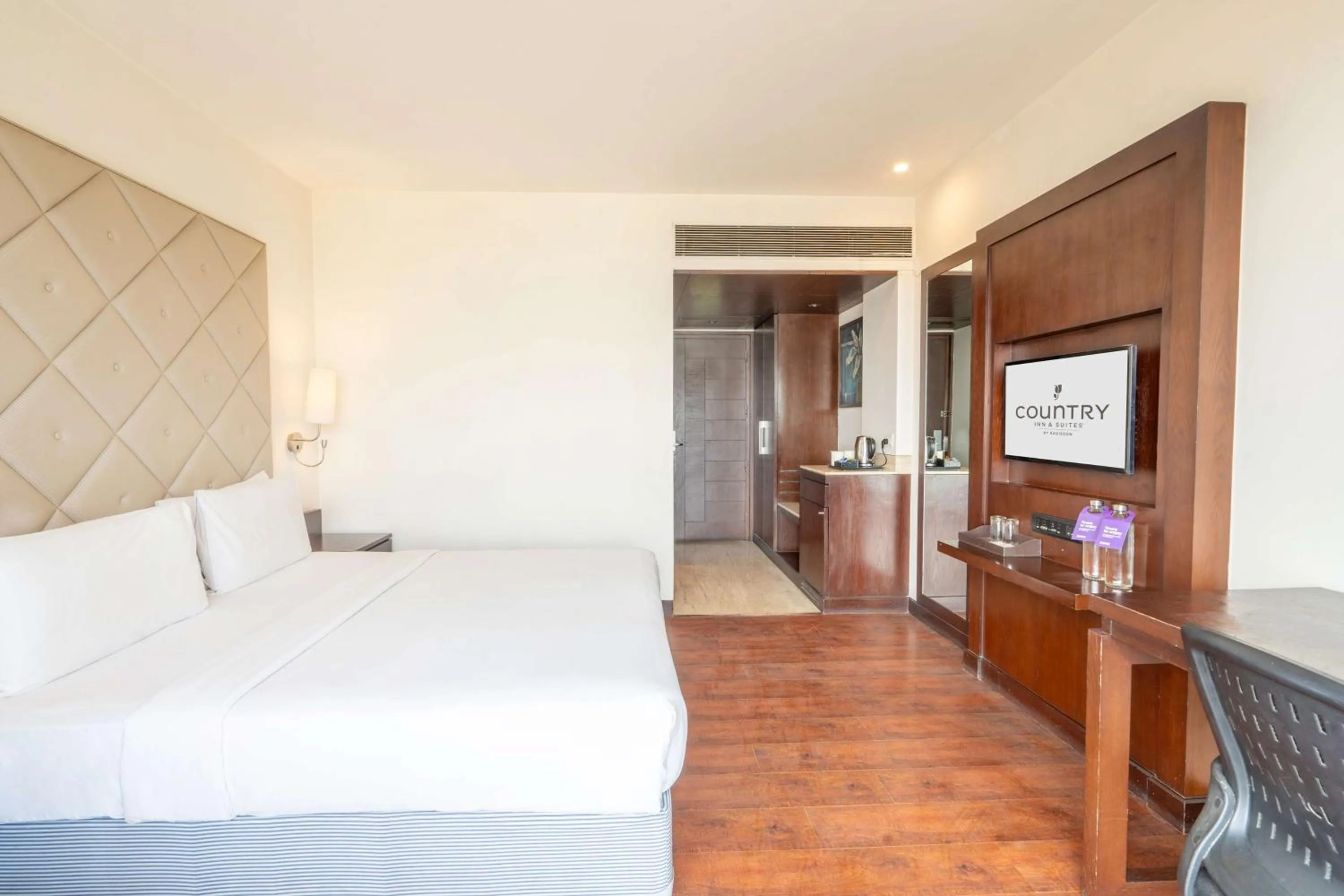 Bedroom, Bed in Country Inn & Suites by Radisson, Bhiwadi