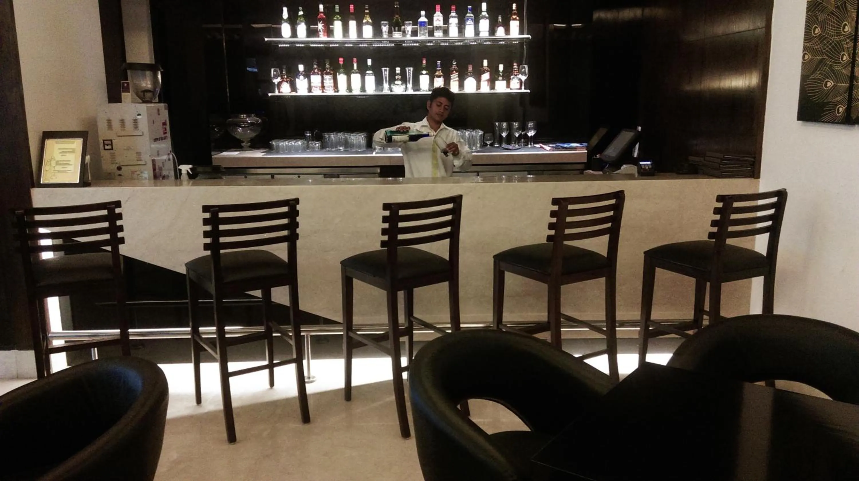 Lounge or bar in Country Inn & Suites by Radisson, Bhiwadi