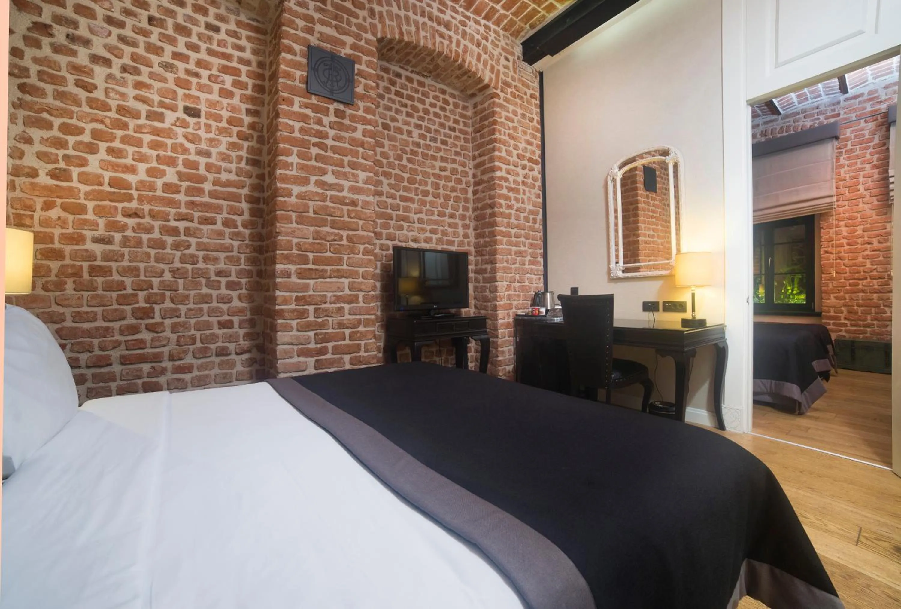 TV and multimedia, Bed in Régie Ottoman Istanbul - Special Category