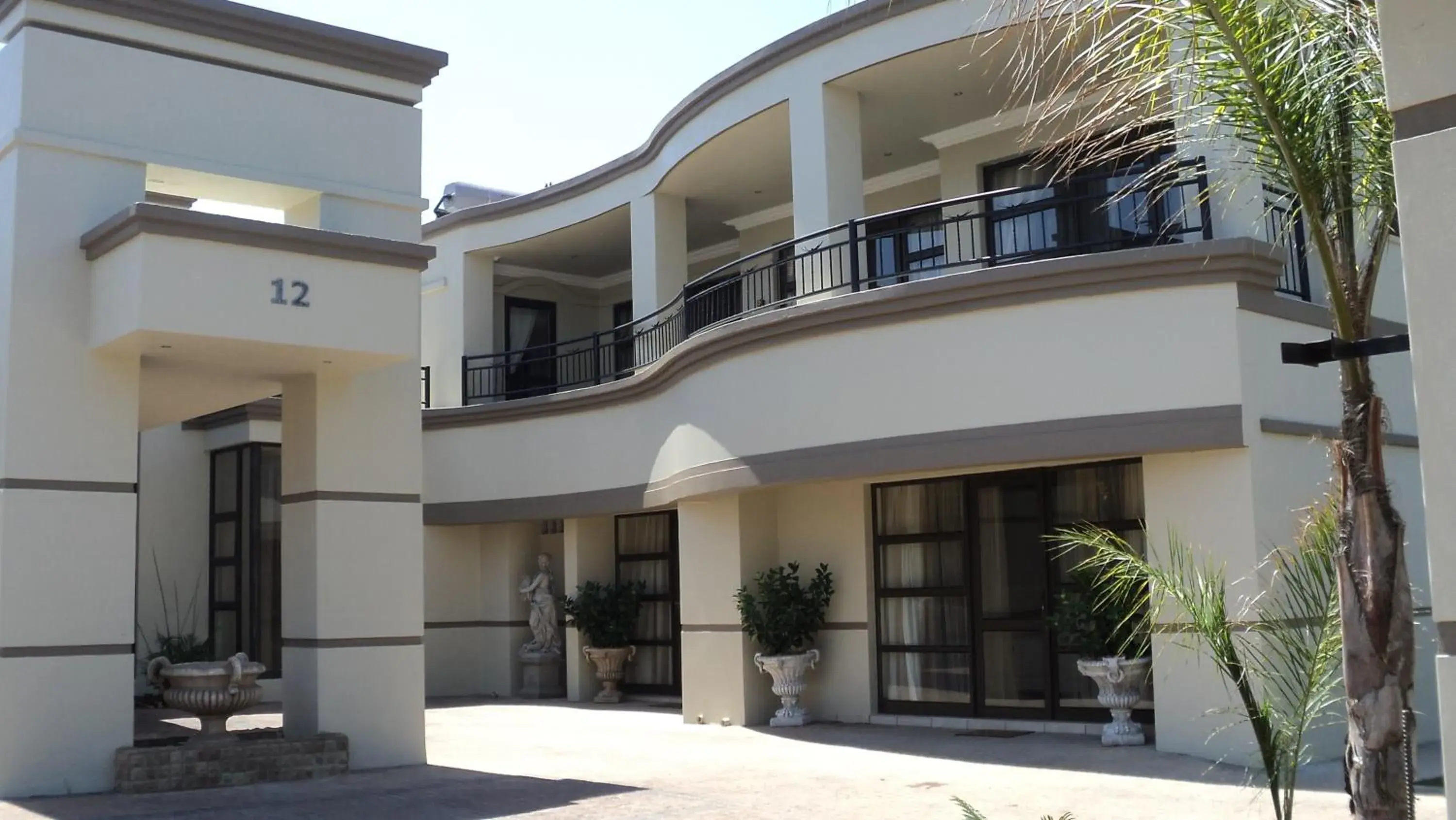 Facade/entrance in Casa Flora Guesthouse Facade/entrance in Casa Flora Guesthouse