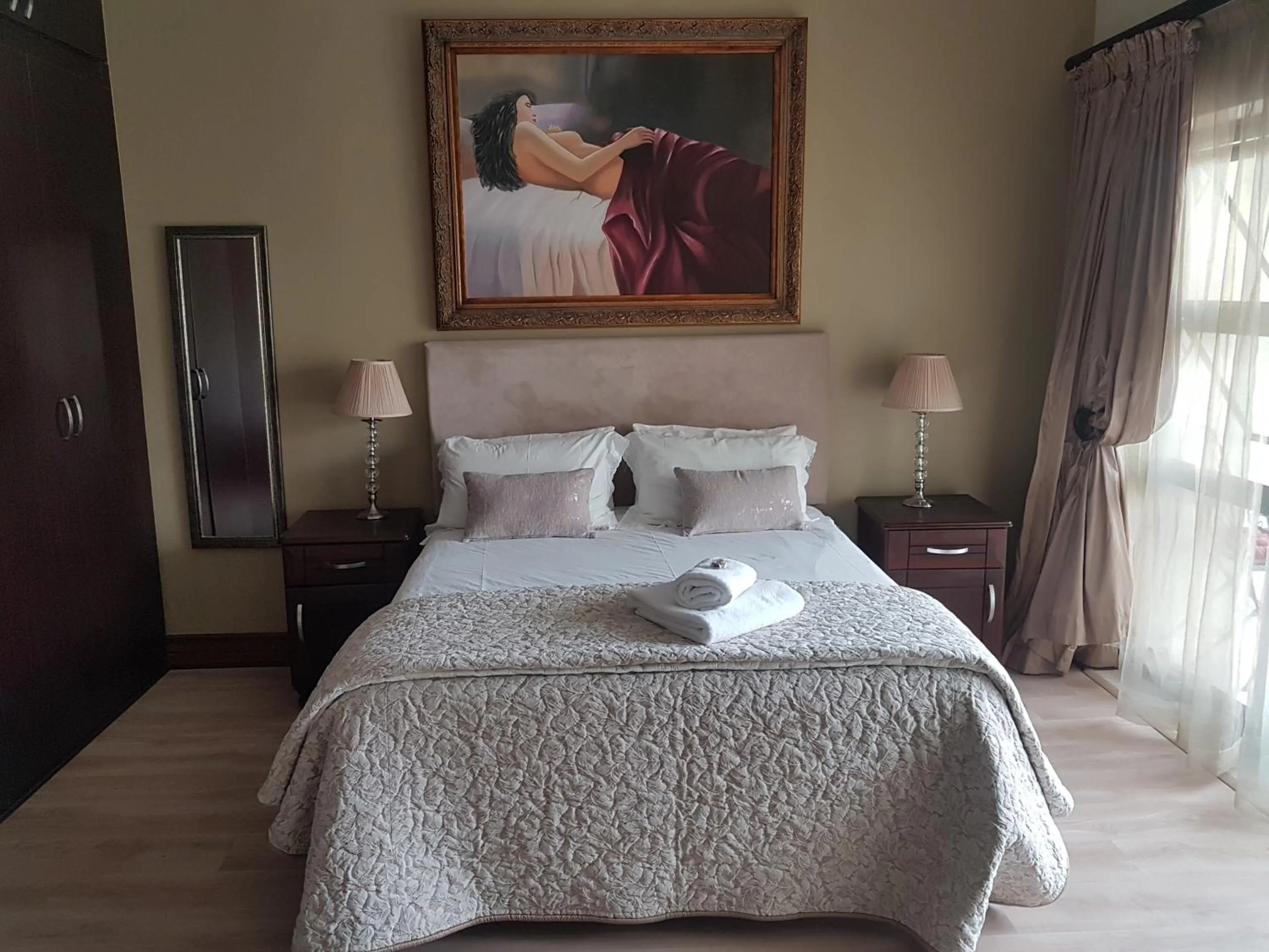 Photo of the whole room, Bed in Casa Flora Guesthouse