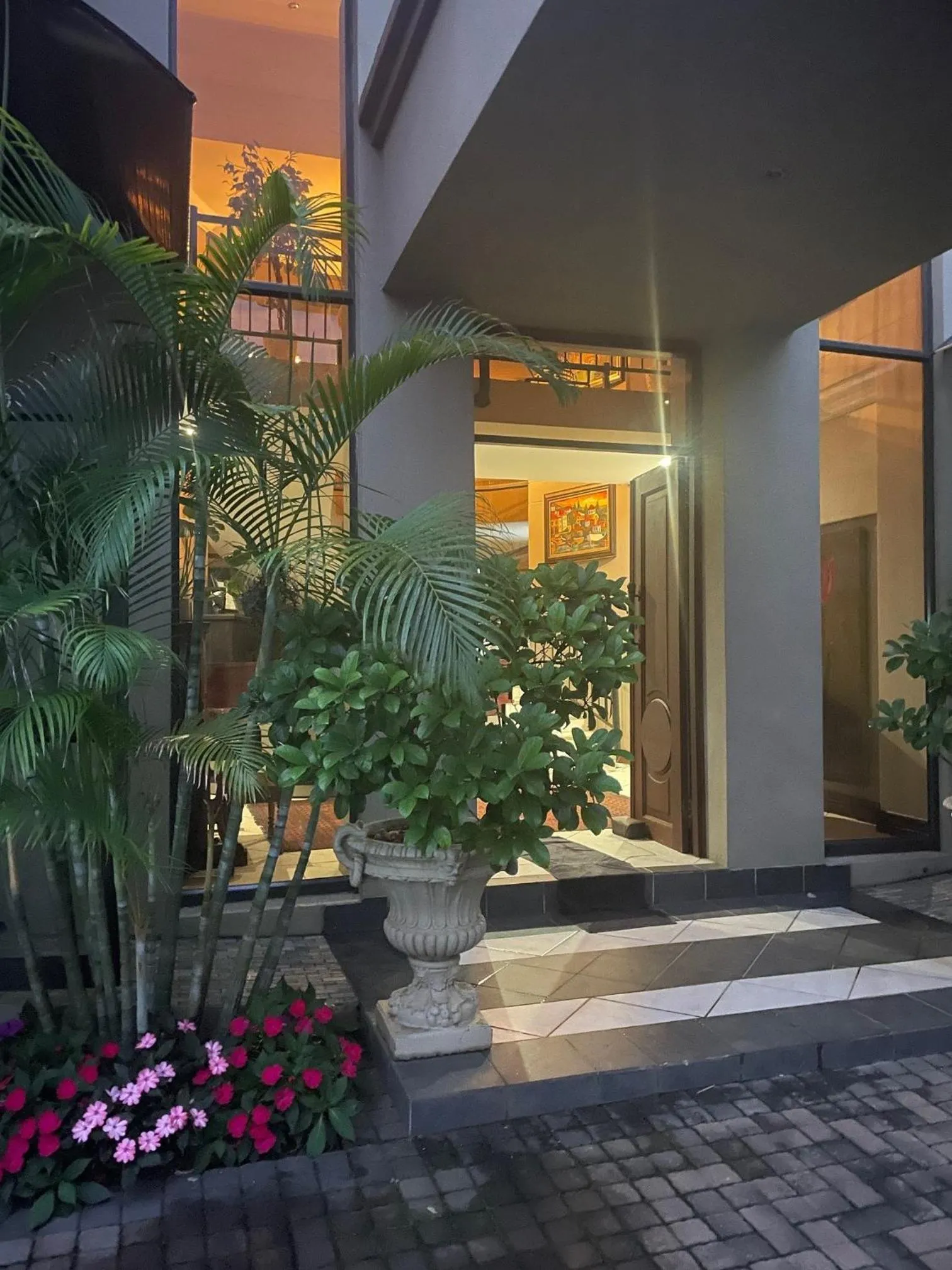 Facade/entrance in Casa Flora Guesthouse